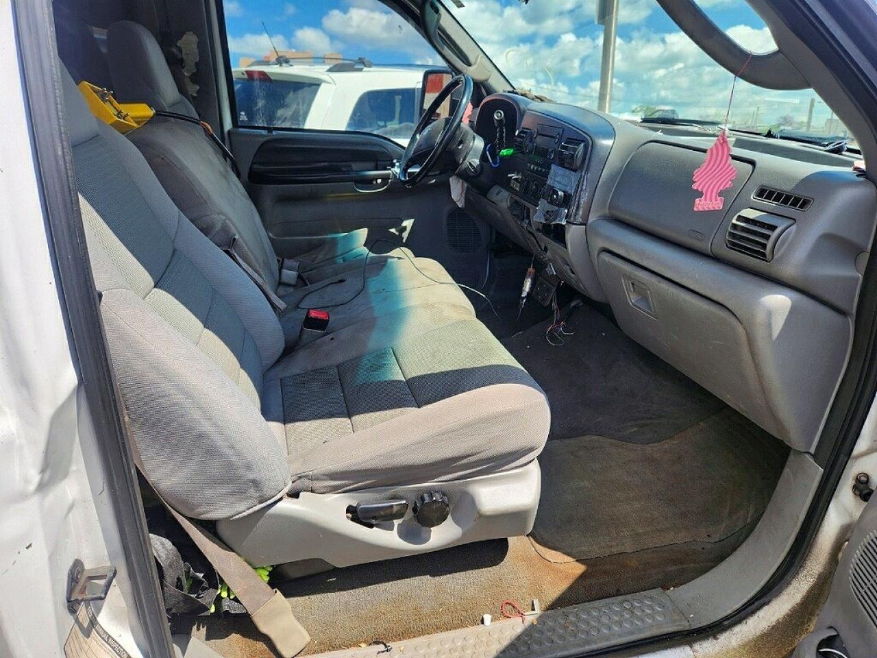 2006 Ford F450 Super Duty White vin: 1FDXF46P36ED11292
