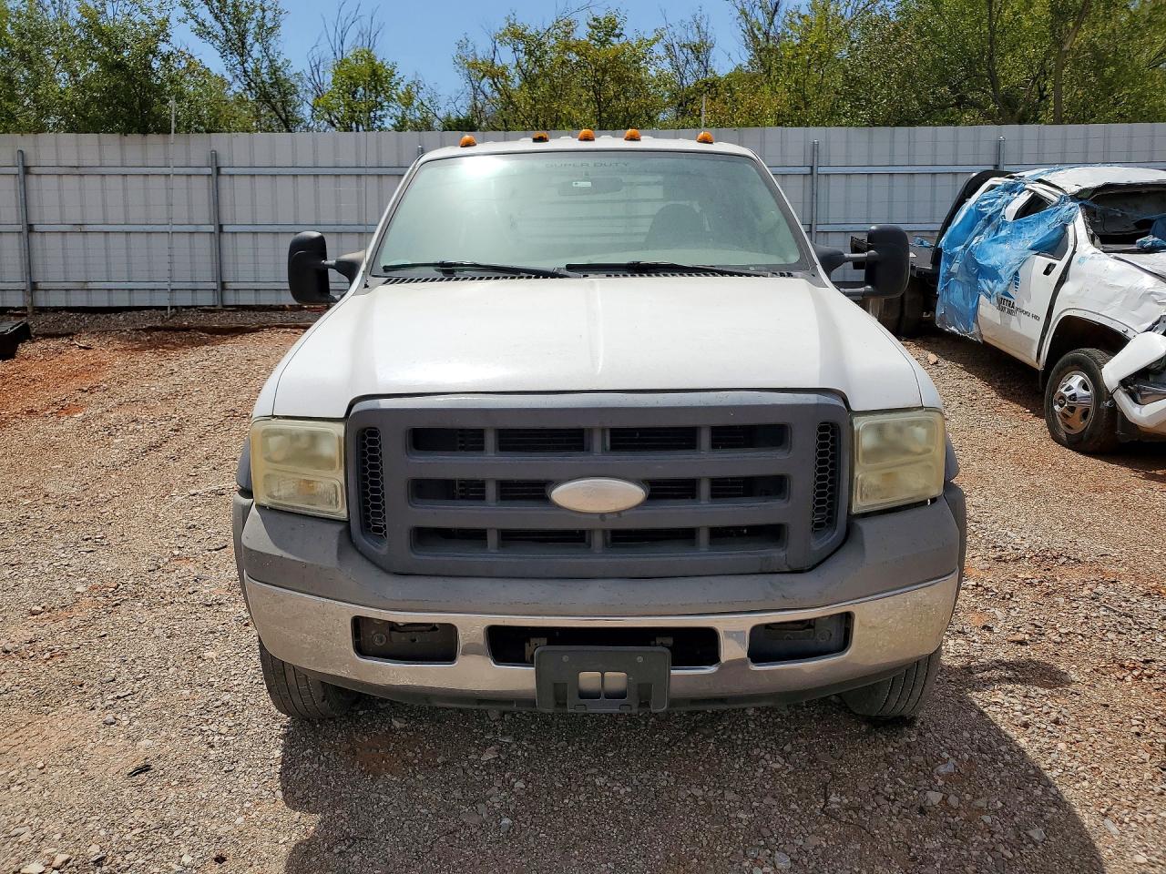 2005 Ford F450 Super Duty White vin: 1FDXW47P55EB40610