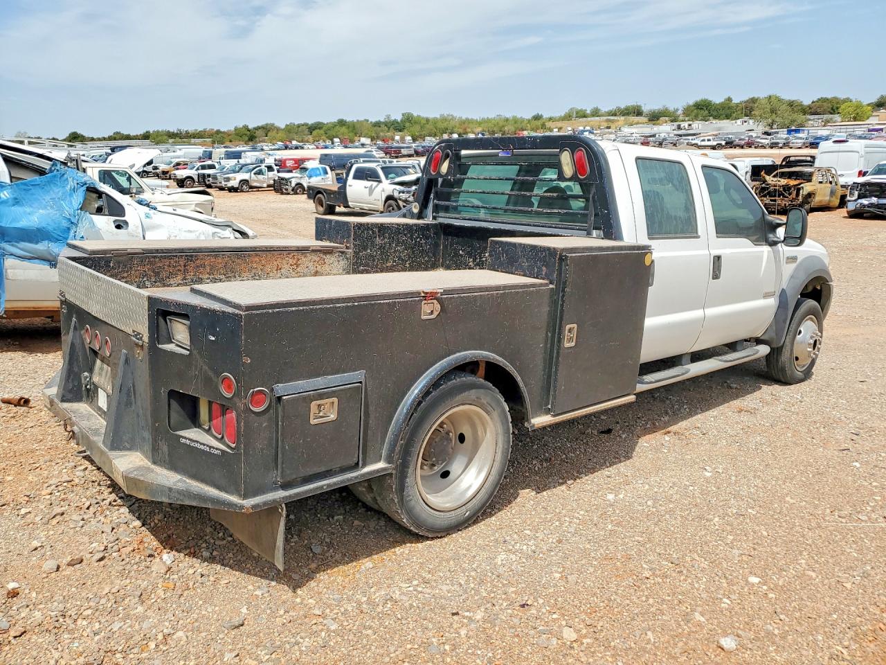 2005 Ford F450 Super Duty White vin: 1FDXW47P55EB40610