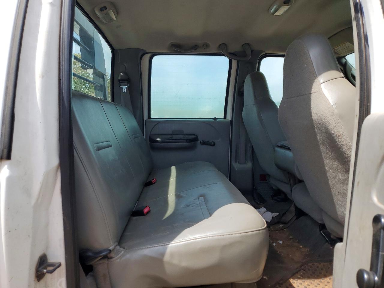2005 Ford F450 Super Duty White vin: 1FDXW47P55EB40610