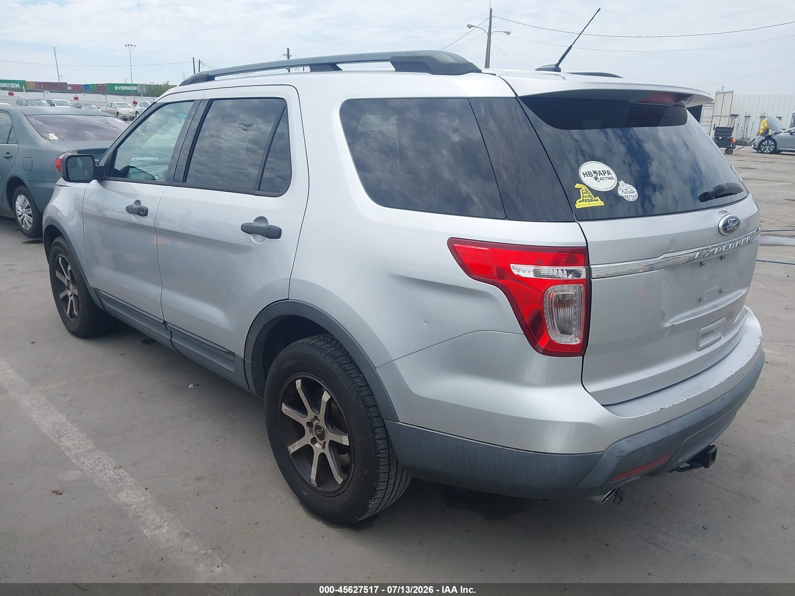 2013 Ford Explorer   White vin: 1FM5K7B80DGC80877