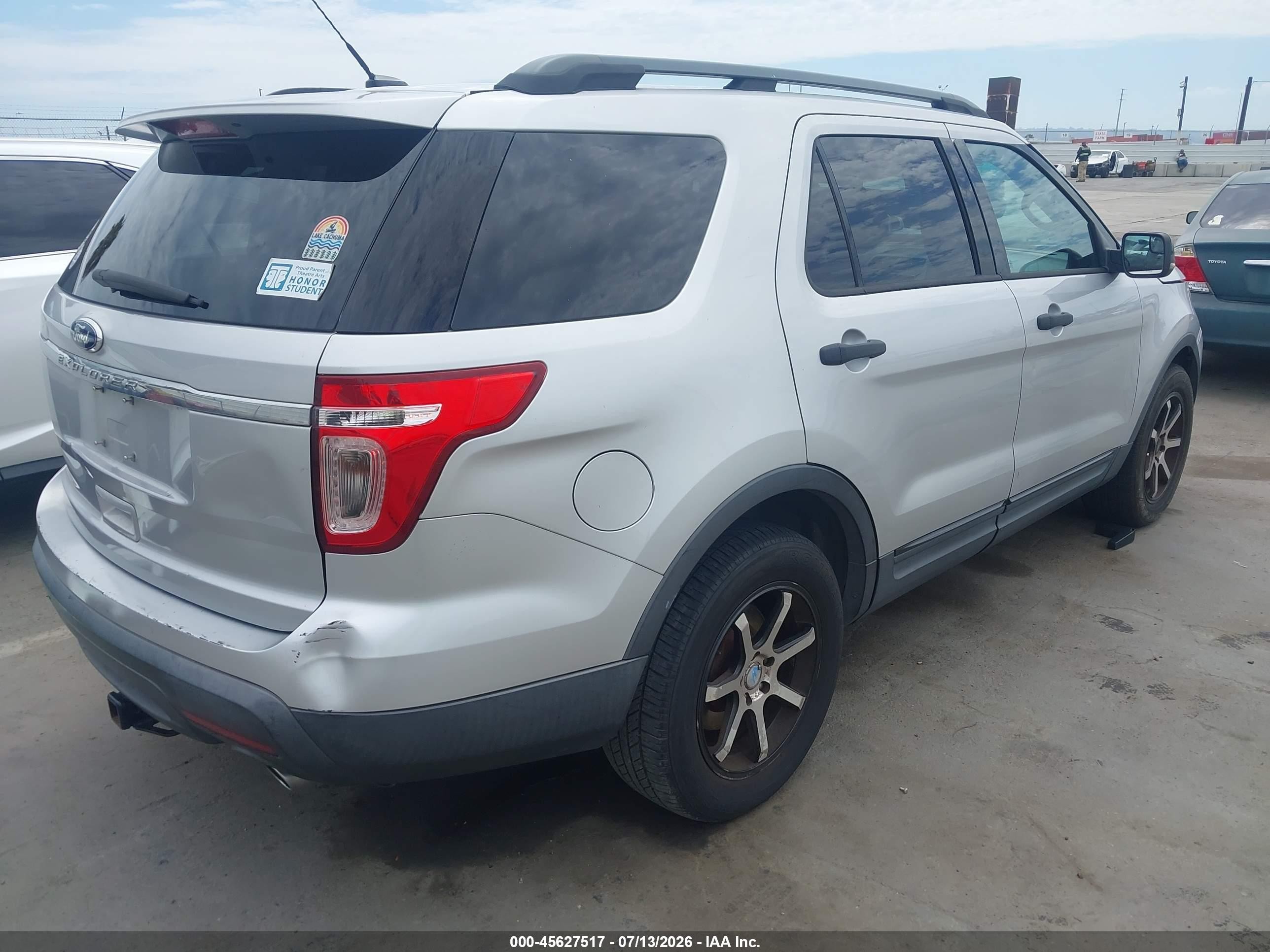 2013 Ford Explorer   White vin: 1FM5K7B80DGC80877