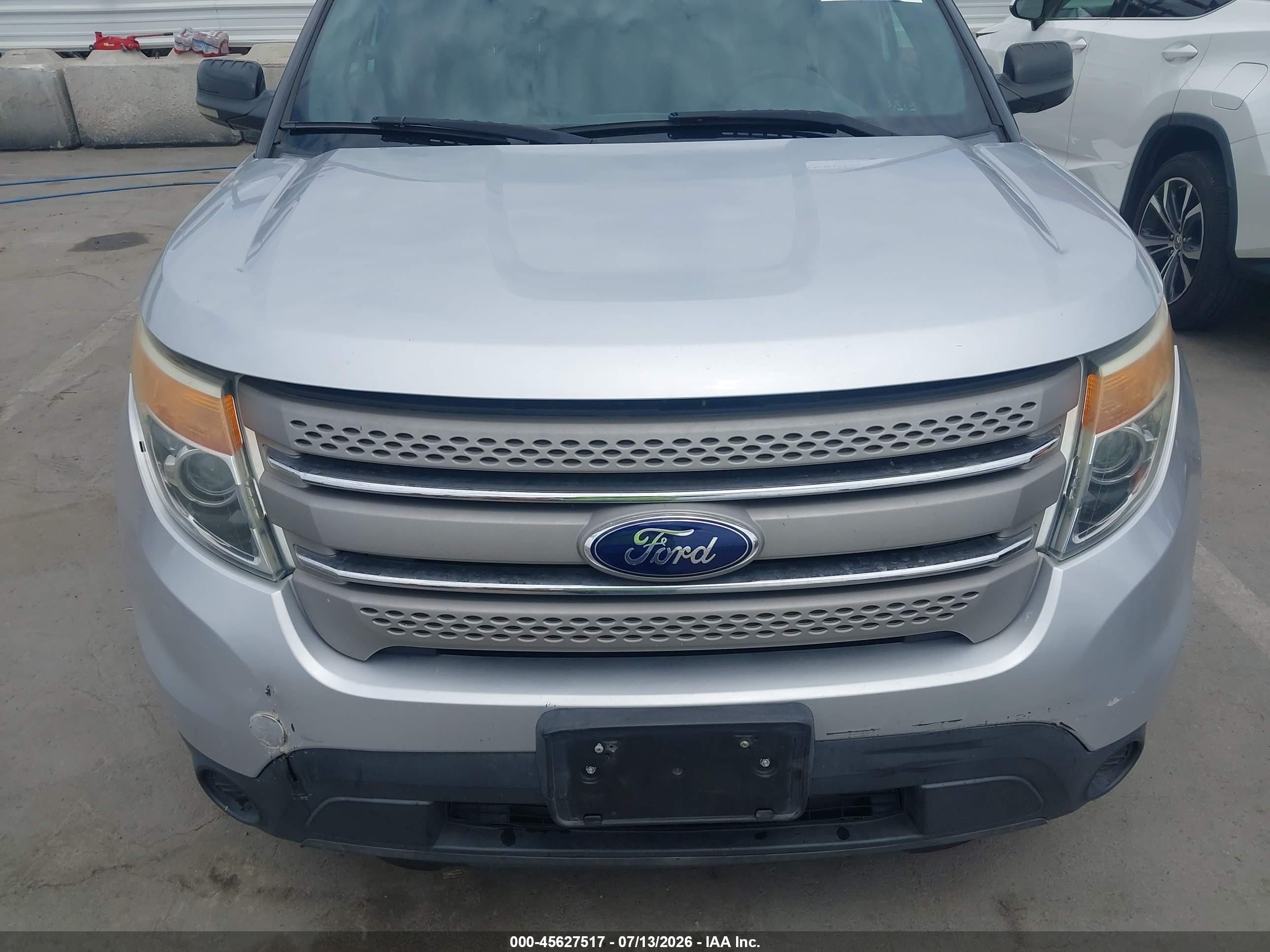 2013 Ford Explorer   White vin: 1FM5K7B80DGC80877