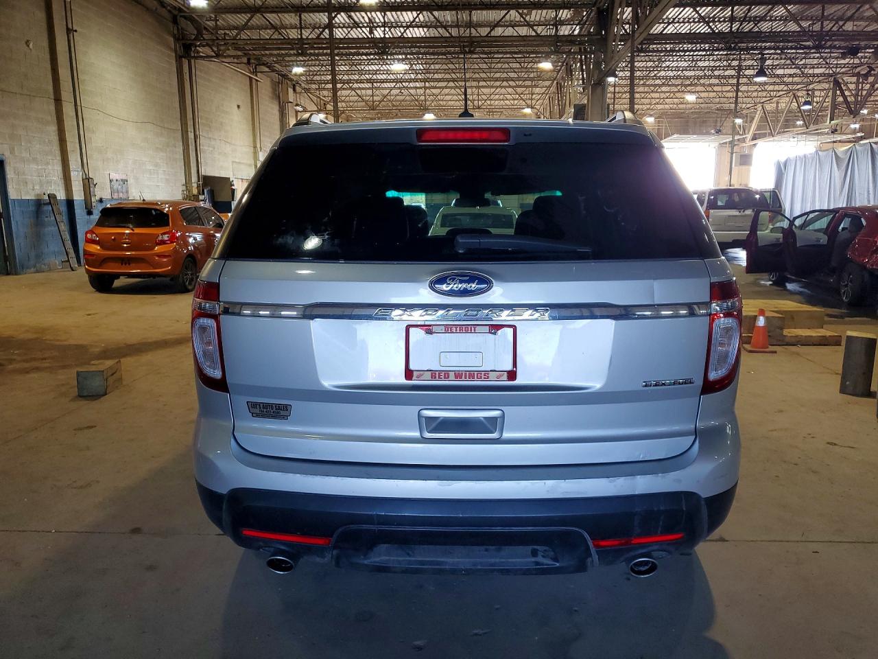 2014 Ford Explorer Серебряный vin: 1FM5K7B80EGA37040
