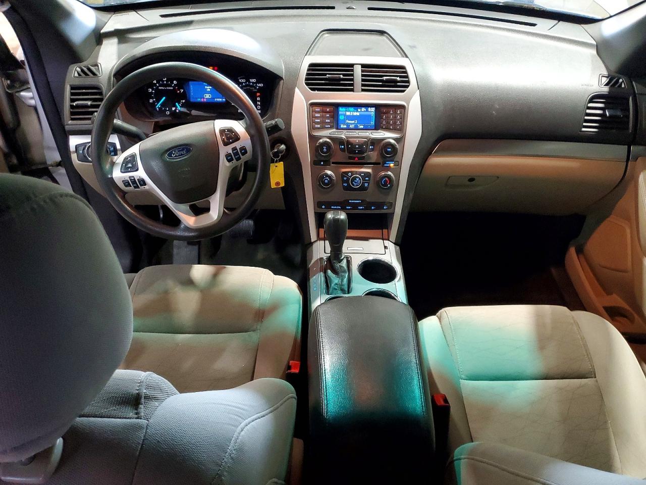 2014 Ford Explorer Серебряный vin: 1FM5K7B80EGA37040