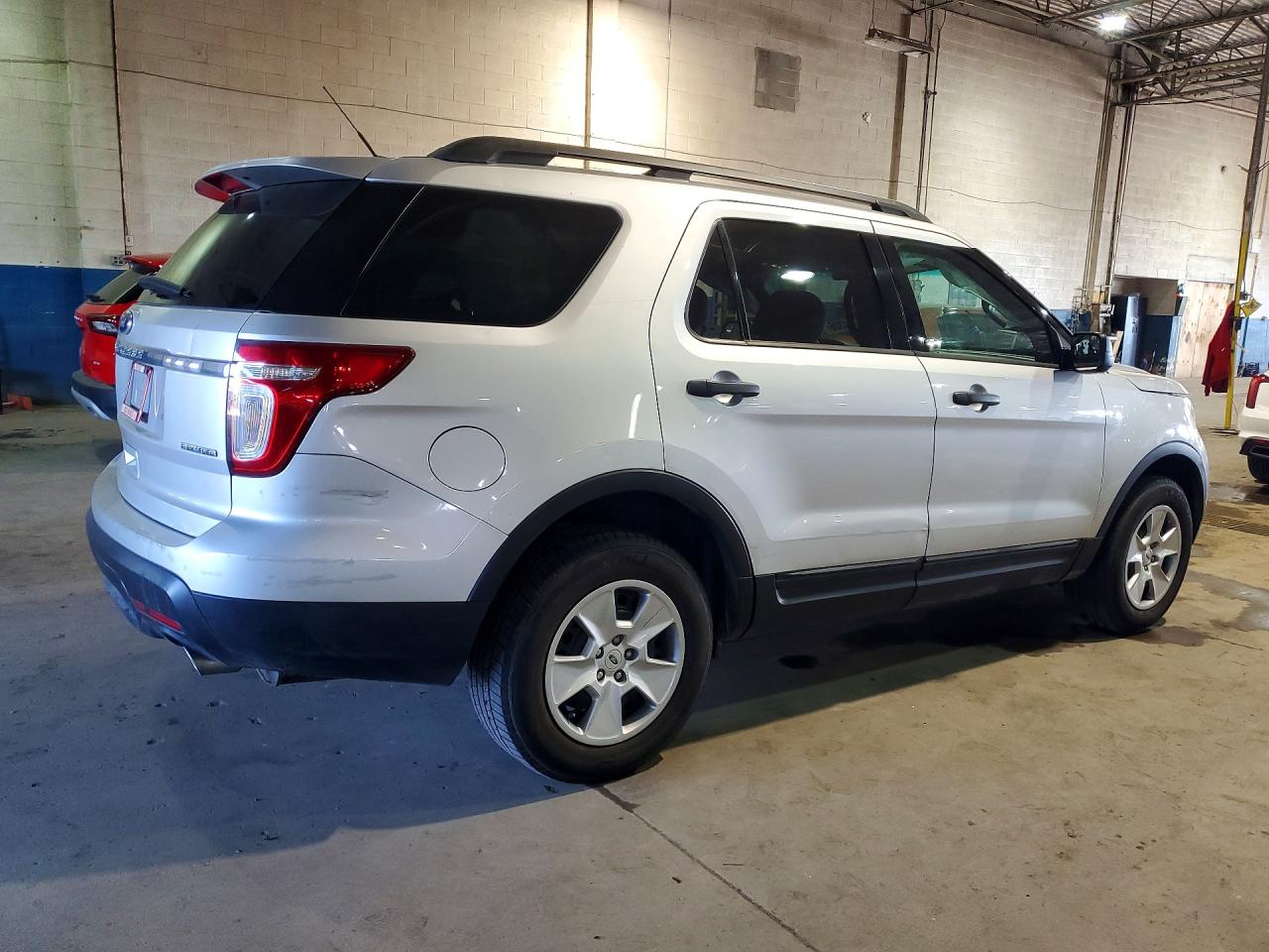 2014 Ford Explorer Серебряный vin: 1FM5K7B80EGA37040