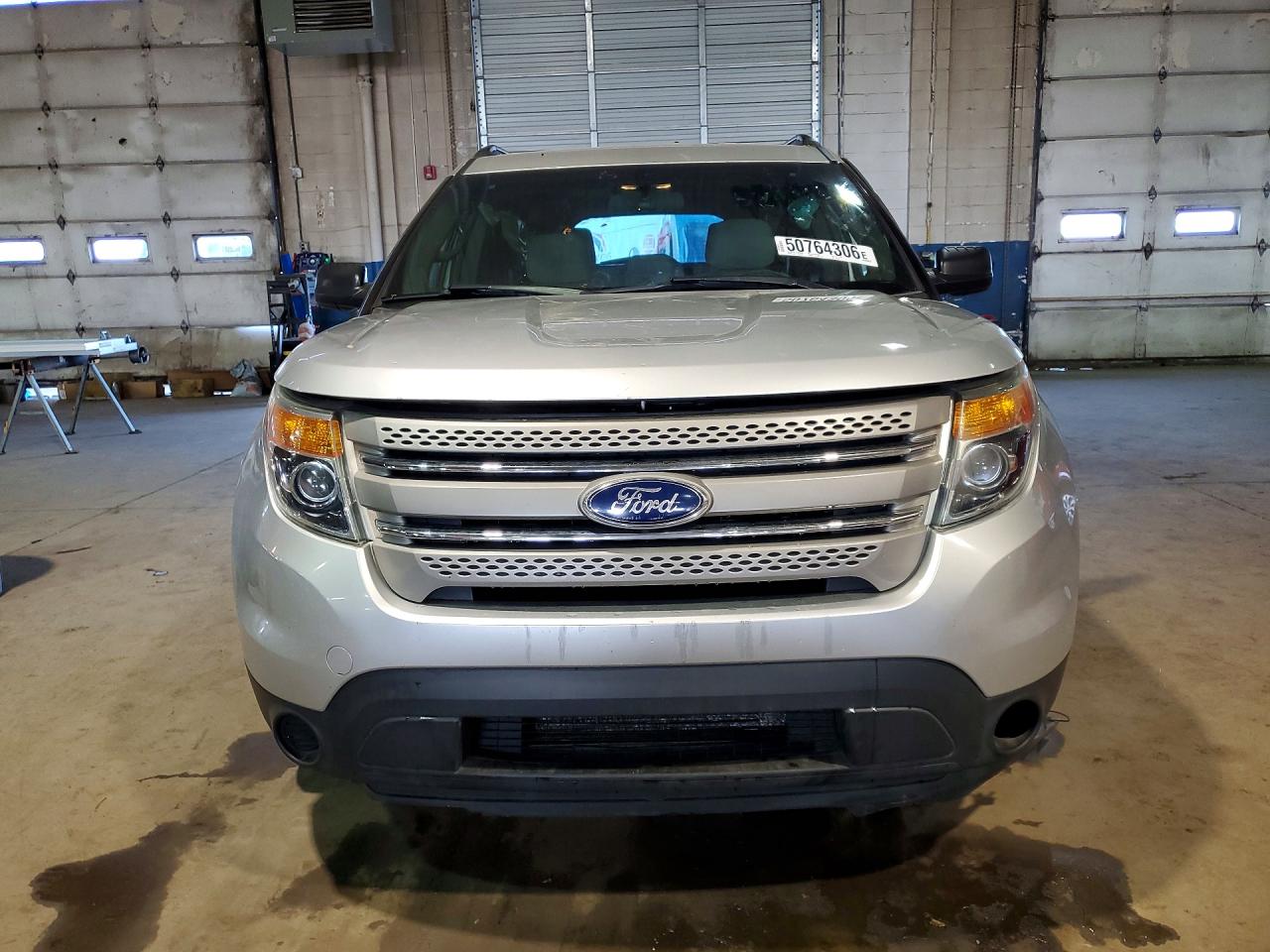 2014 Ford Explorer Серебряный vin: 1FM5K7B80EGA37040
