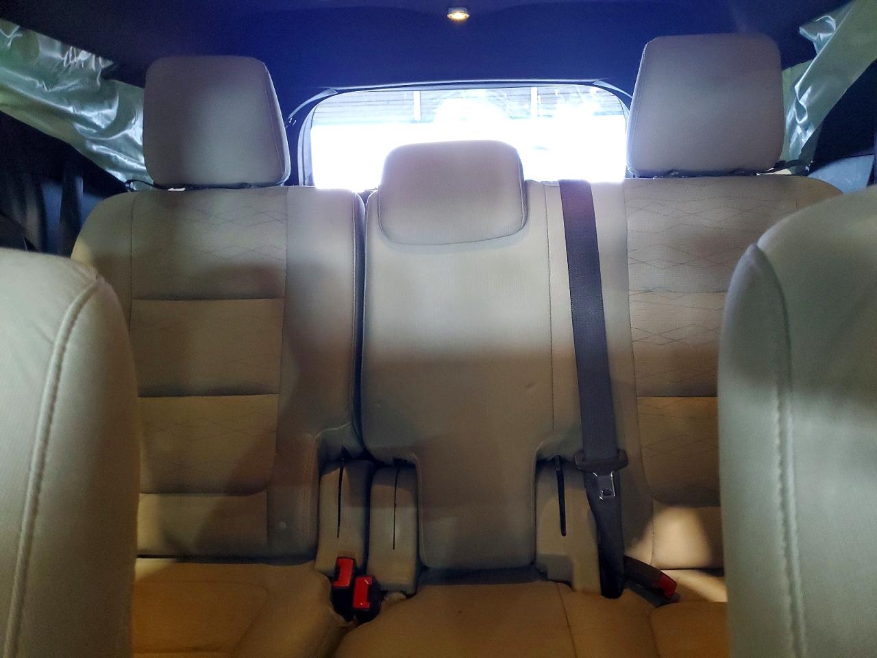 2014 Ford Explorer Серебряный vin: 1FM5K7B80EGA37040