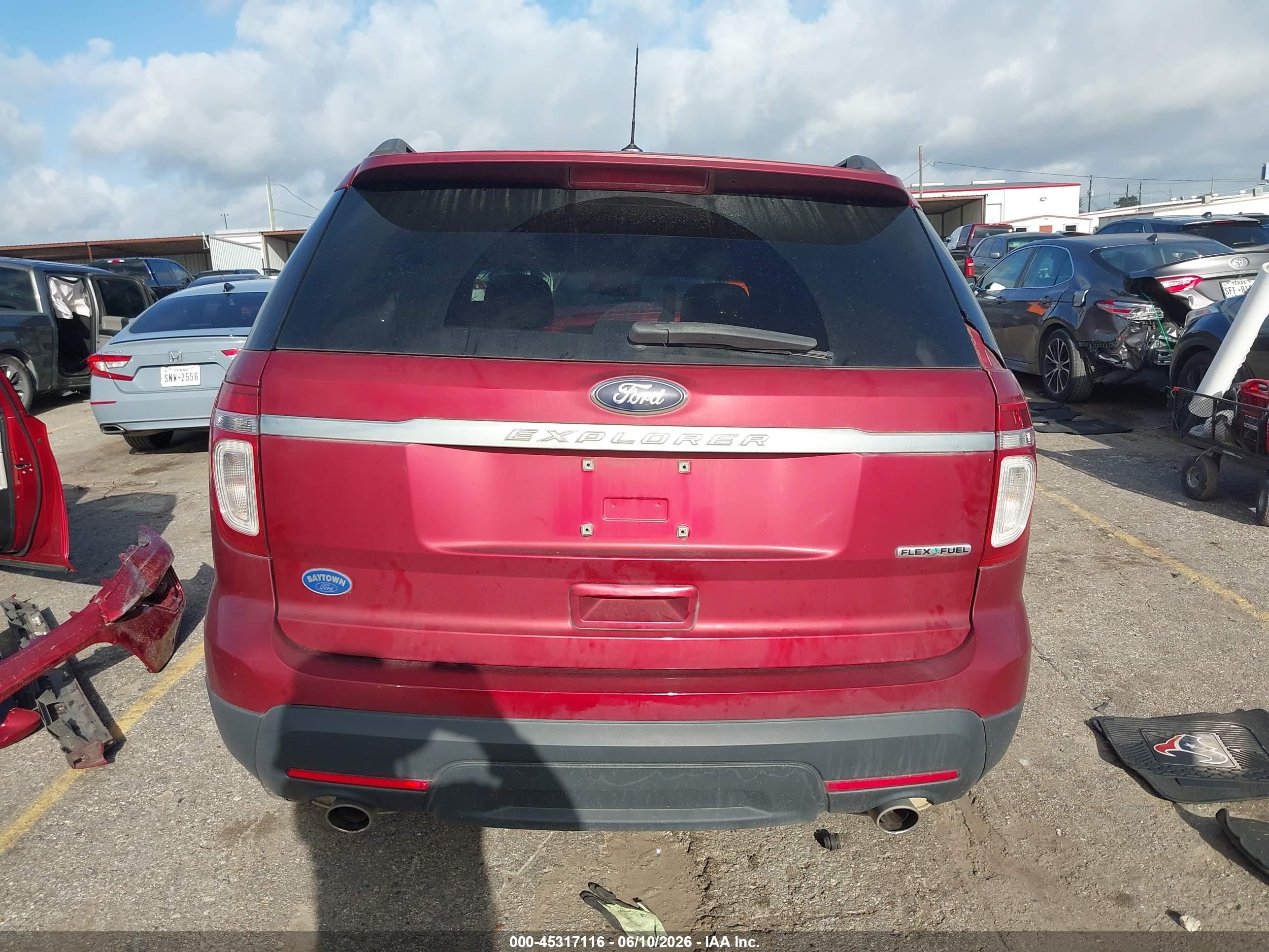 2014 Ford Explorer   Red vin: 1FM5K7B81EGA88725