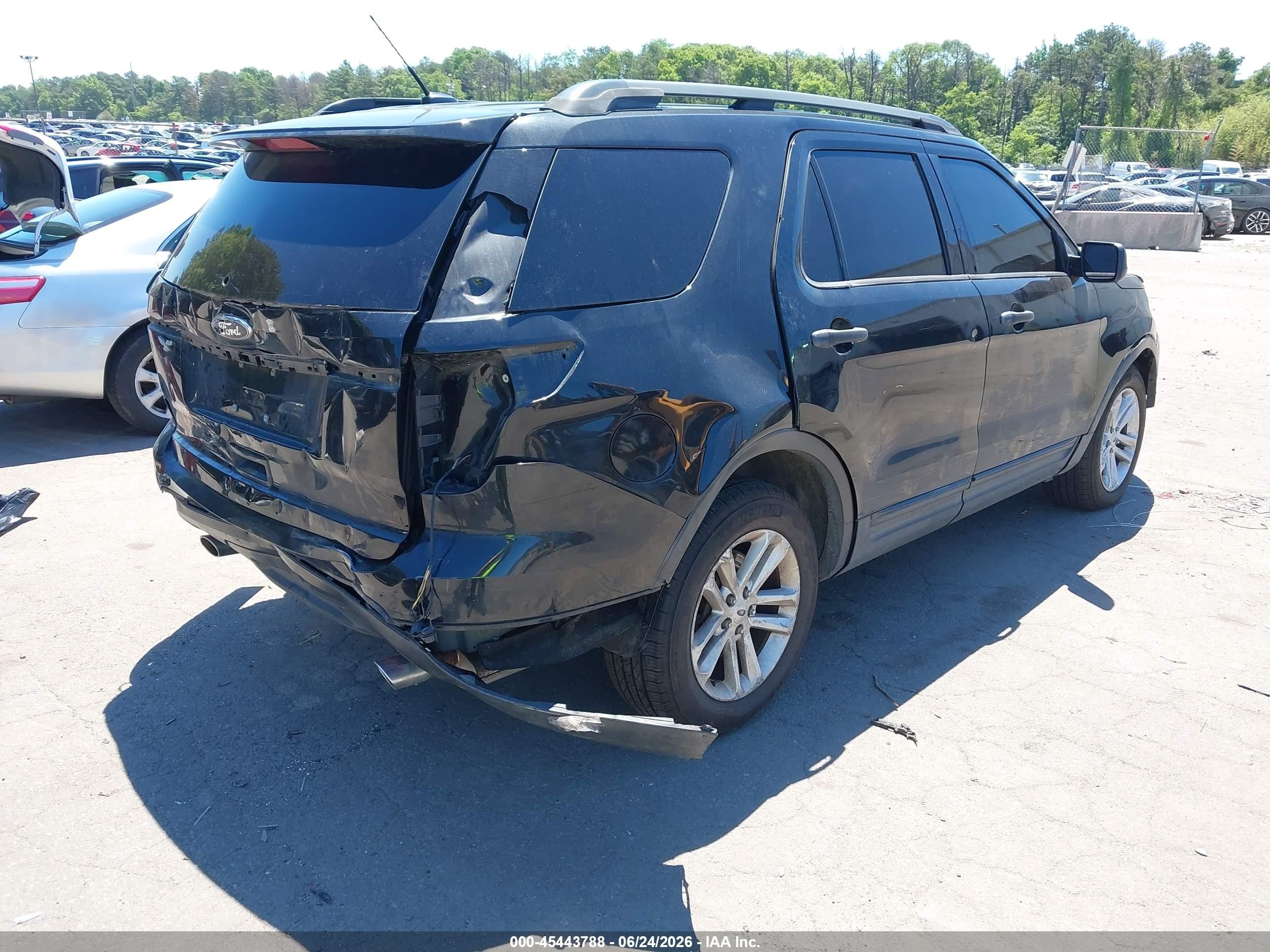 2015 Ford Explorer   Black vin: 1FM5K7B81FGA91058