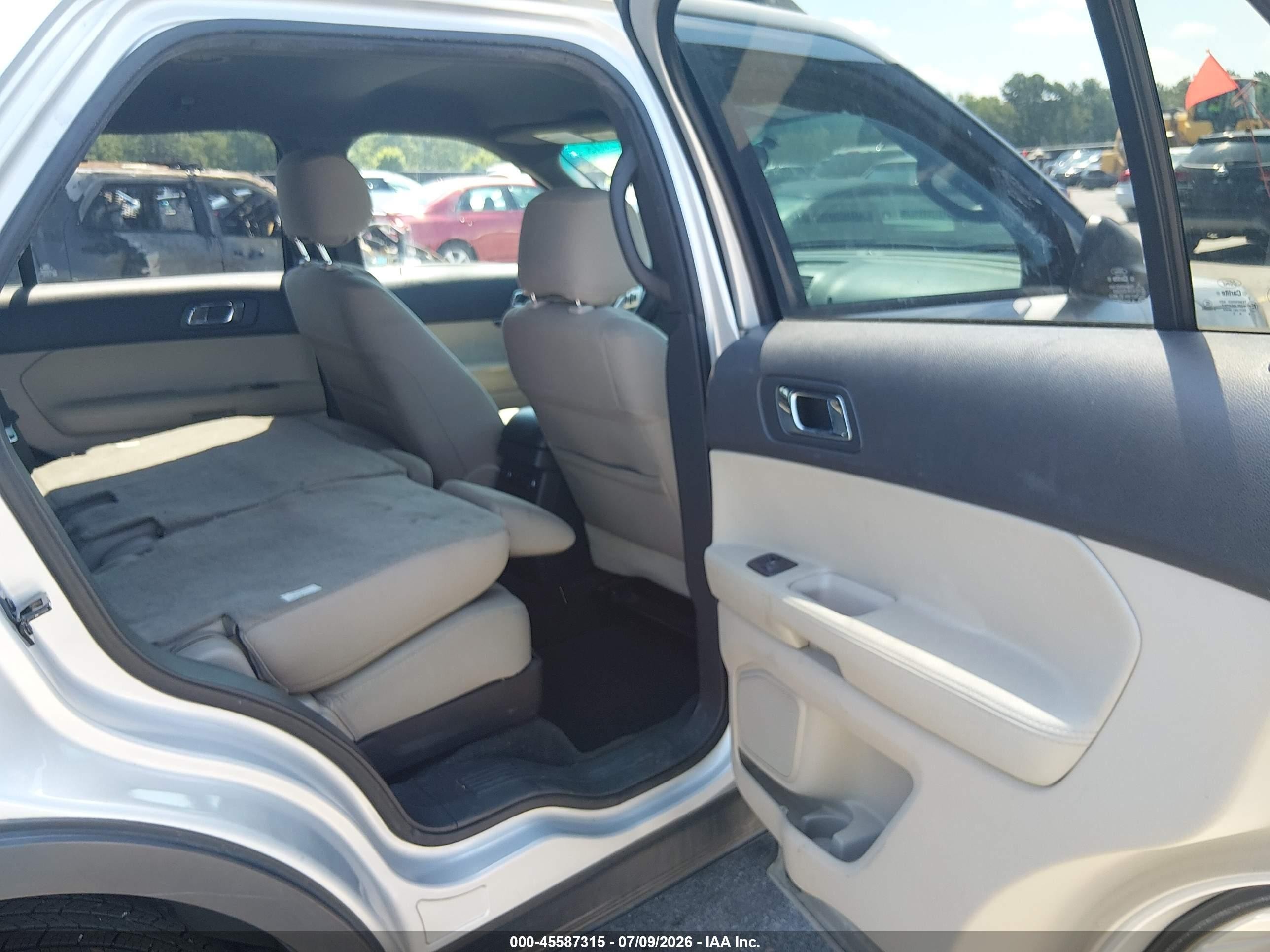2015 Ford Explorer   Silver vin: 1FM5K7B81FGB22082