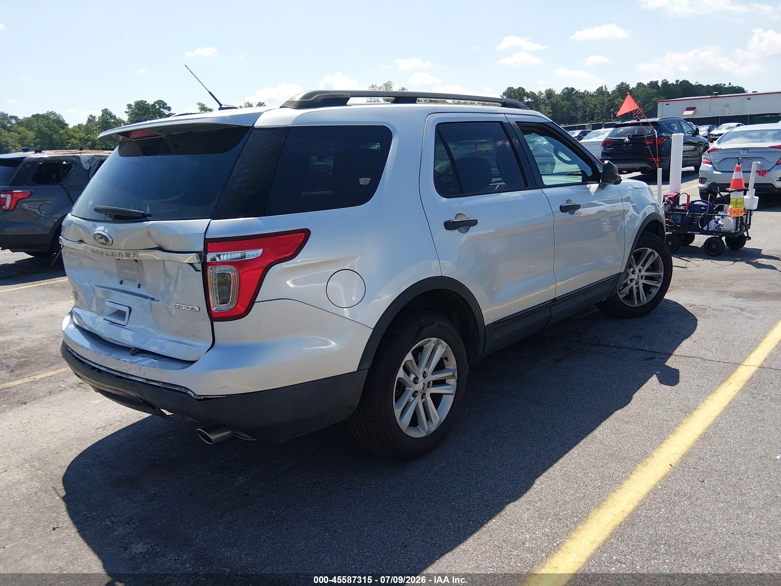 2015 Ford Explorer   Silver vin: 1FM5K7B81FGB22082