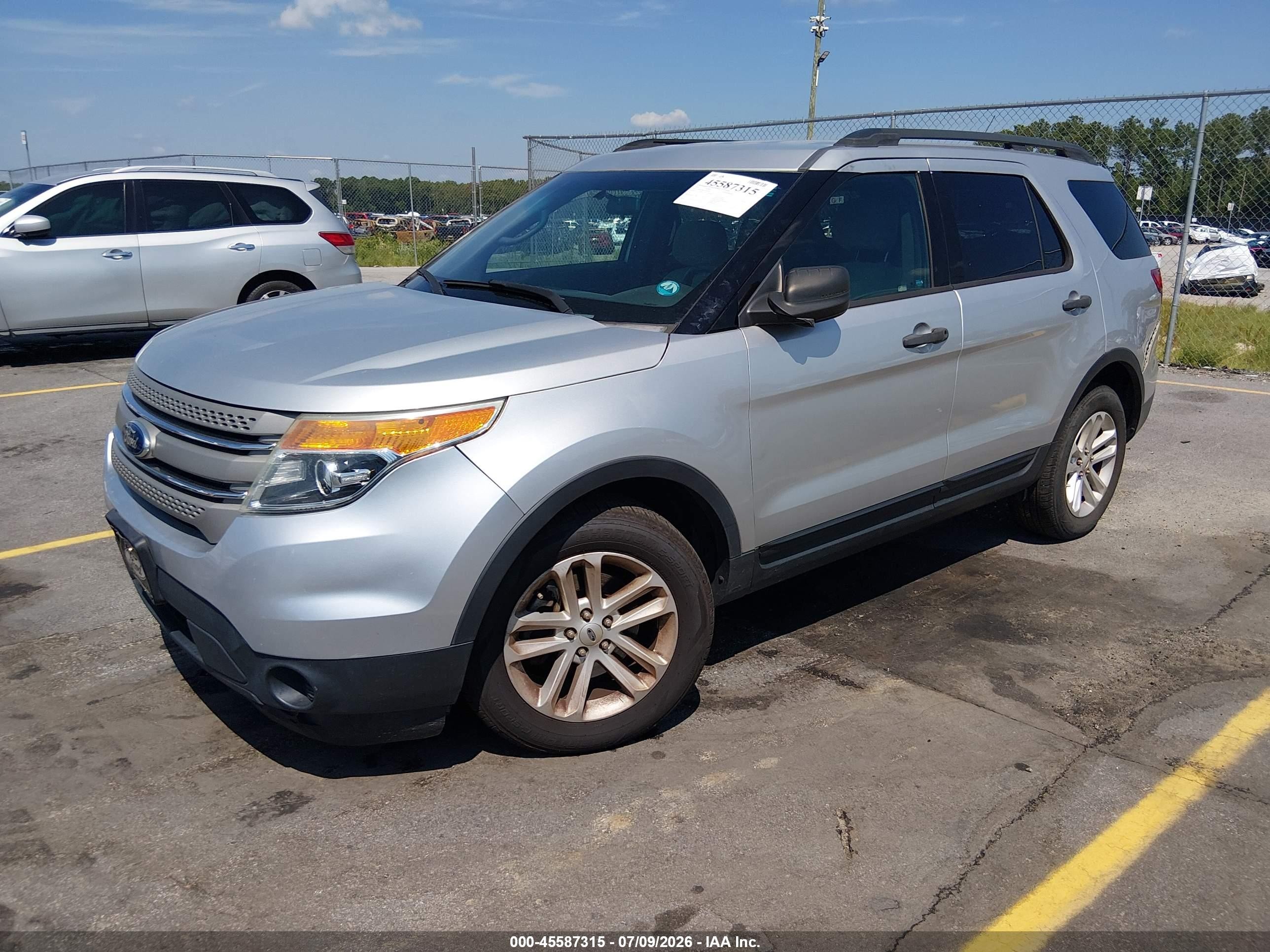 2015 Ford Explorer   Silver vin: 1FM5K7B81FGB22082