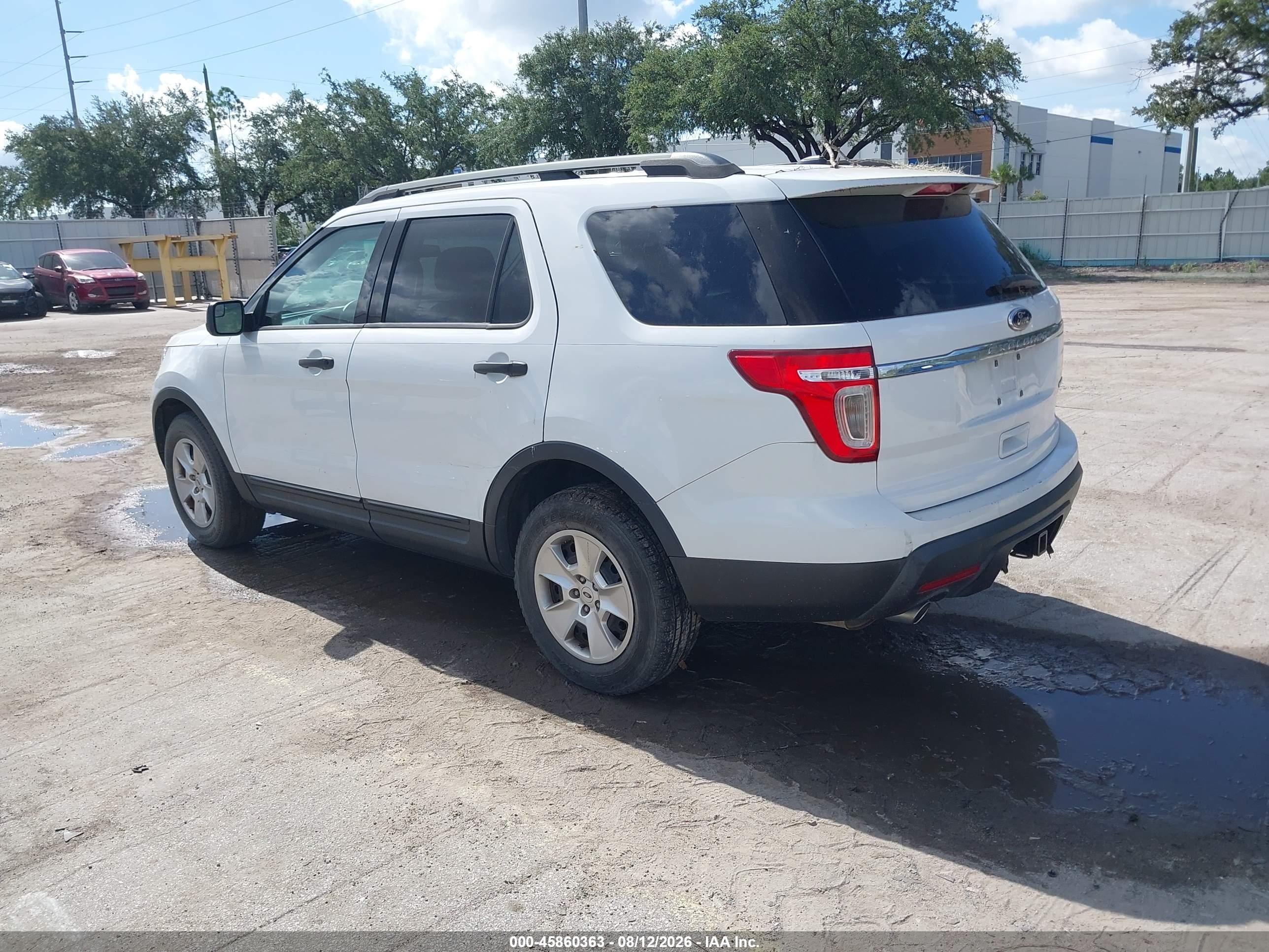 2014 Ford Explorer   White vin: 1FM5K7B82EGA53076