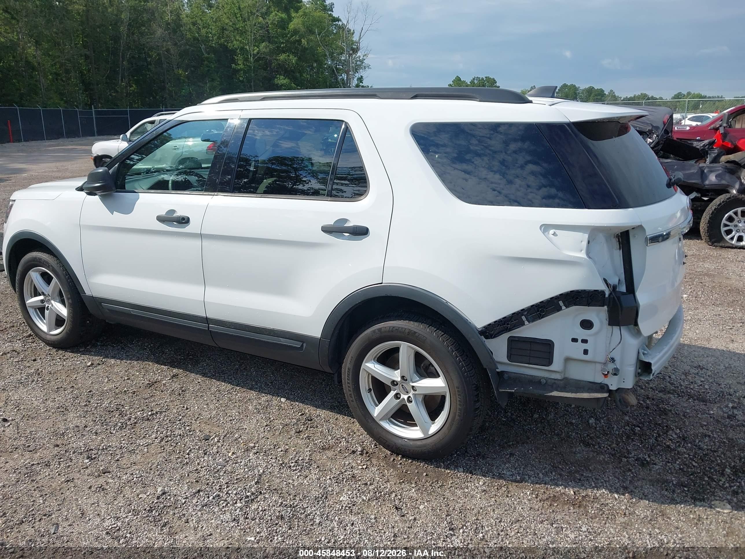 2018 Ford Explorer   Белый vin: 1FM5K7B82JGB09379