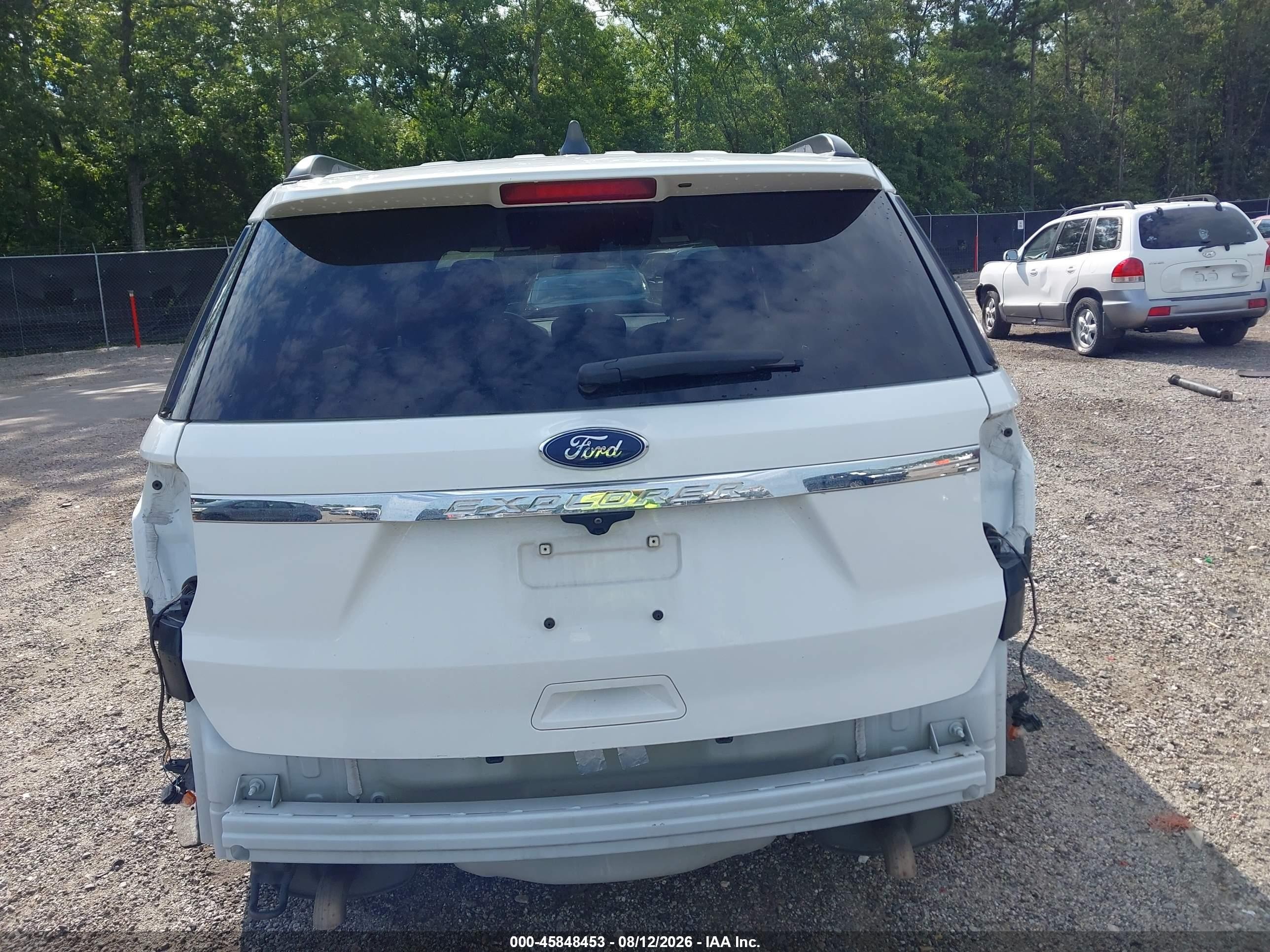 2018 Ford Explorer   Белый vin: 1FM5K7B82JGB09379