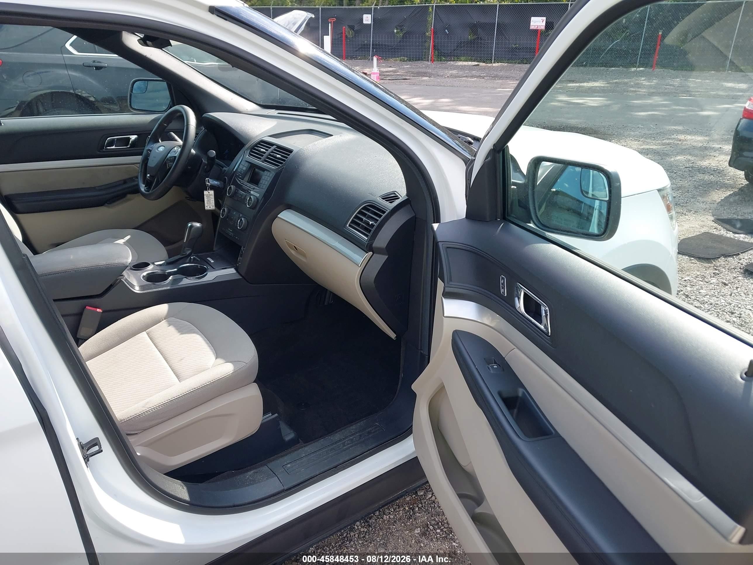 2018 Ford Explorer   Белый vin: 1FM5K7B82JGB09379