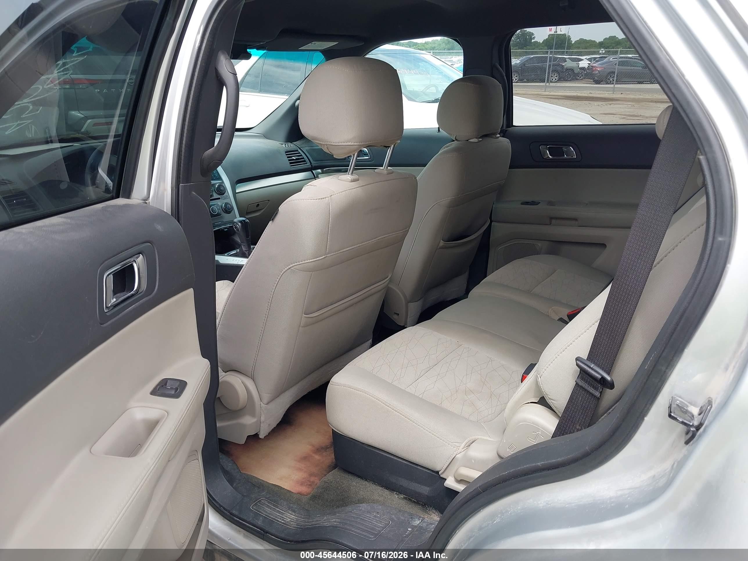 2014 Ford Explorer Silver vin: 1FM5K7B83EGA27425