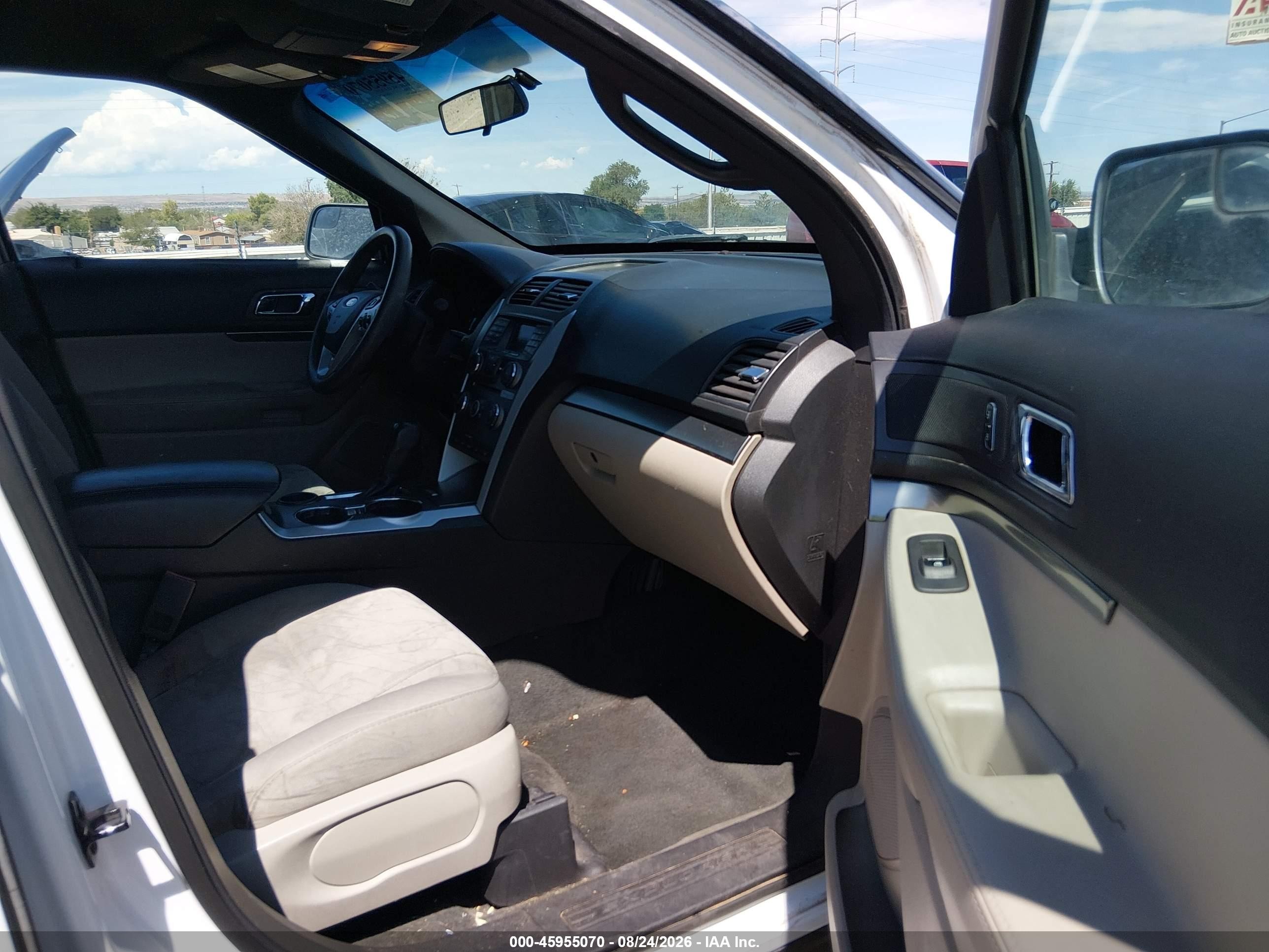 2014 Ford Explorer   White vin: 1FM5K7B84EGC35703