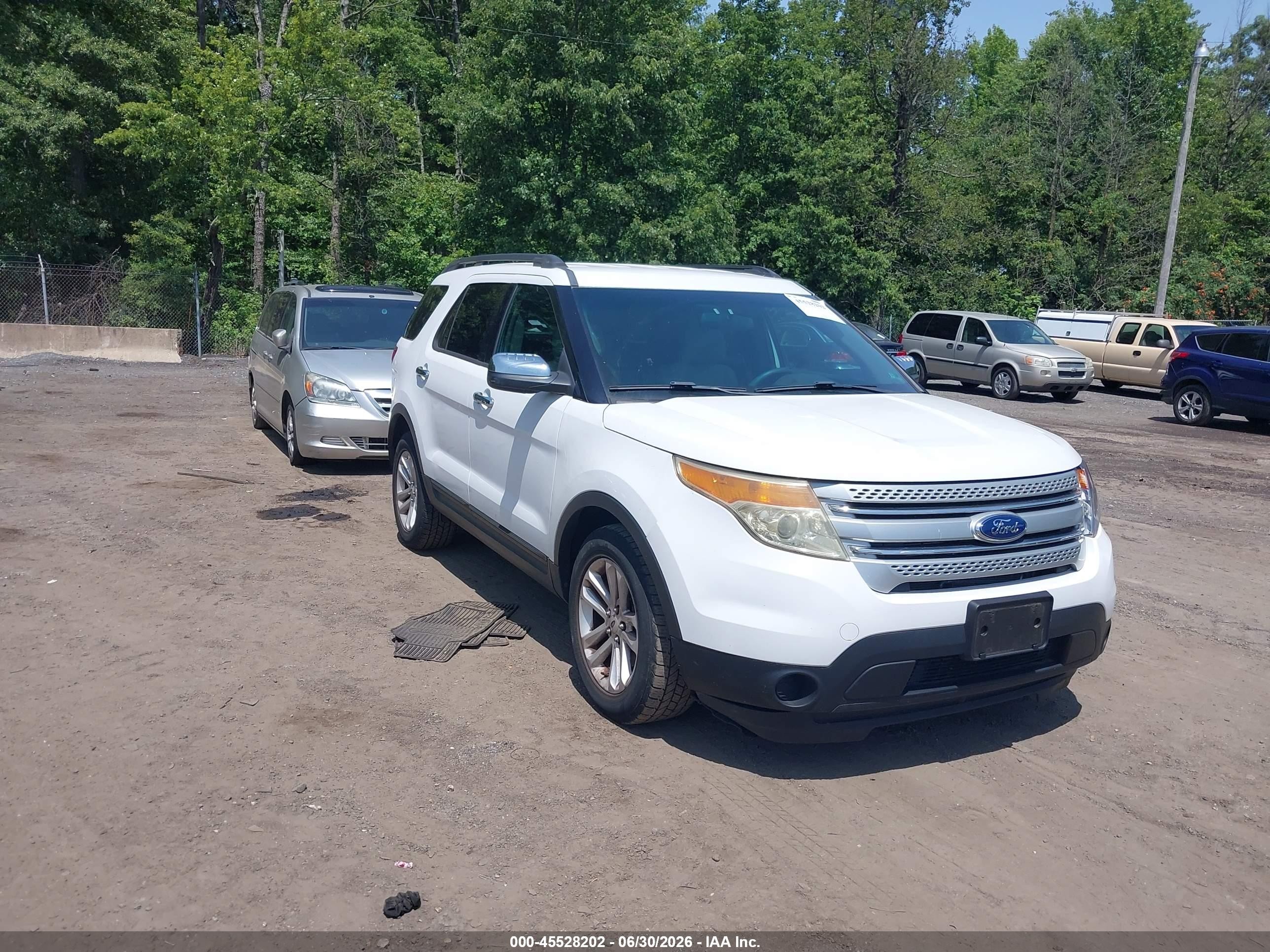 2015 Ford Explorer   White vin: 1FM5K7B84FGC34746