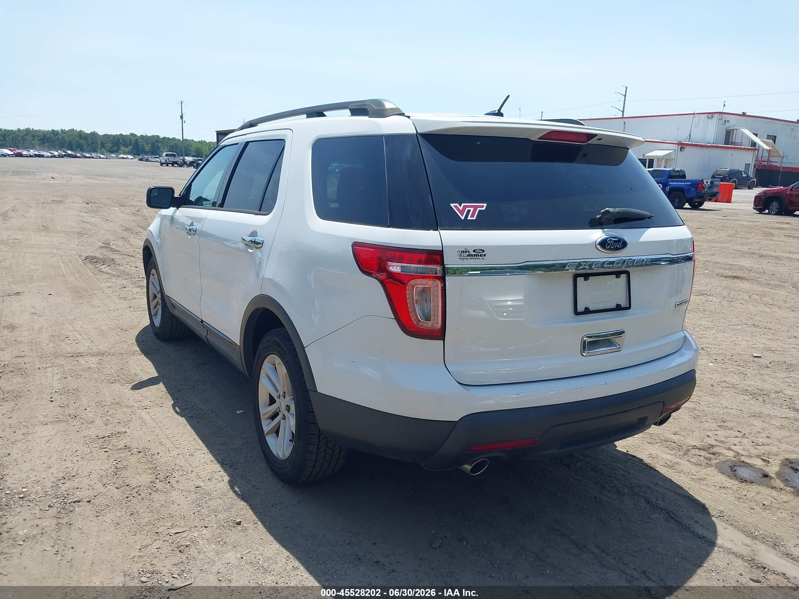 2015 Ford Explorer   White vin: 1FM5K7B84FGC34746