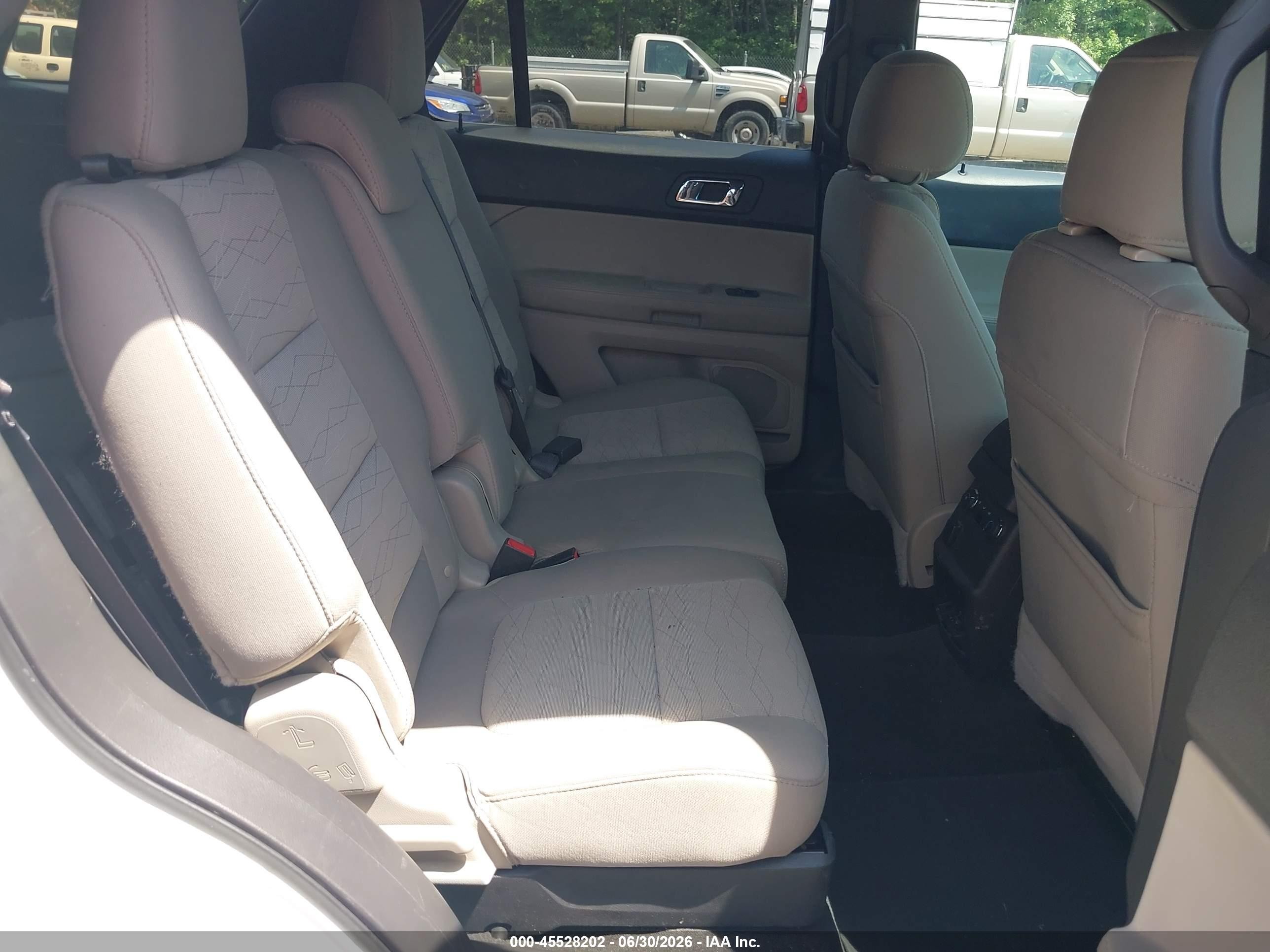 2015 Ford Explorer   White vin: 1FM5K7B84FGC34746