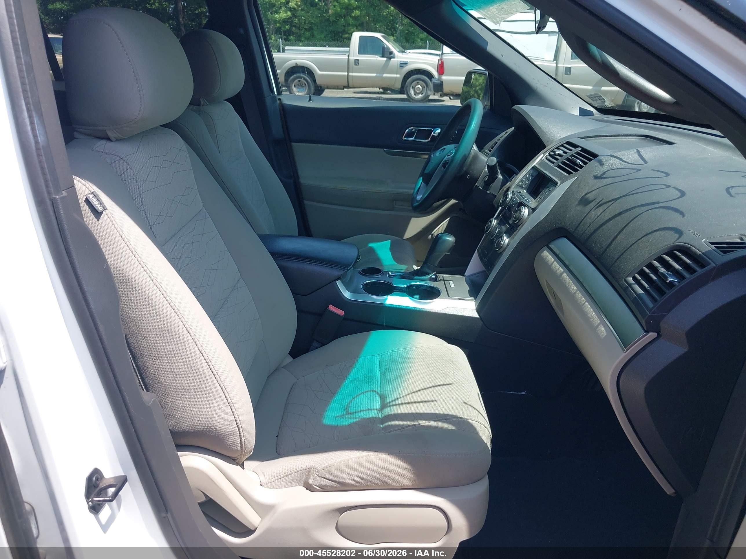 2015 Ford Explorer   White vin: 1FM5K7B84FGC34746