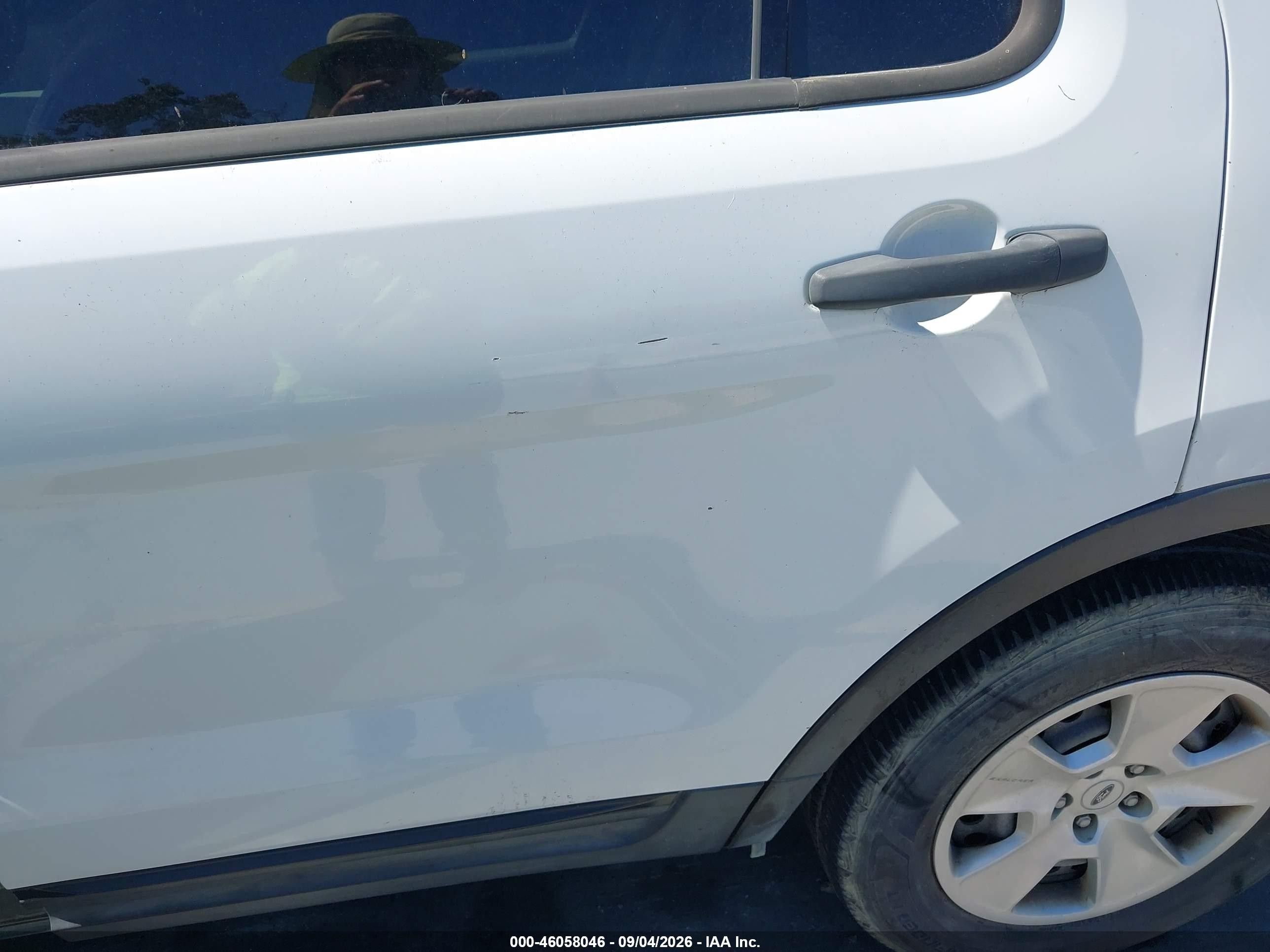 2014 Ford Explorer   White vin: 1FM5K7B86EGA03832