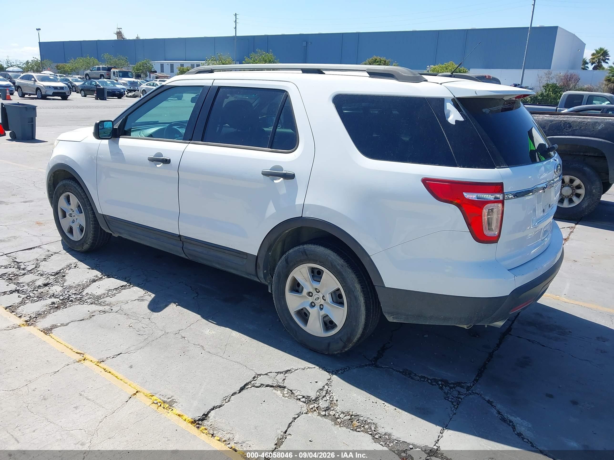 2014 Ford Explorer   White vin: 1FM5K7B86EGA03832