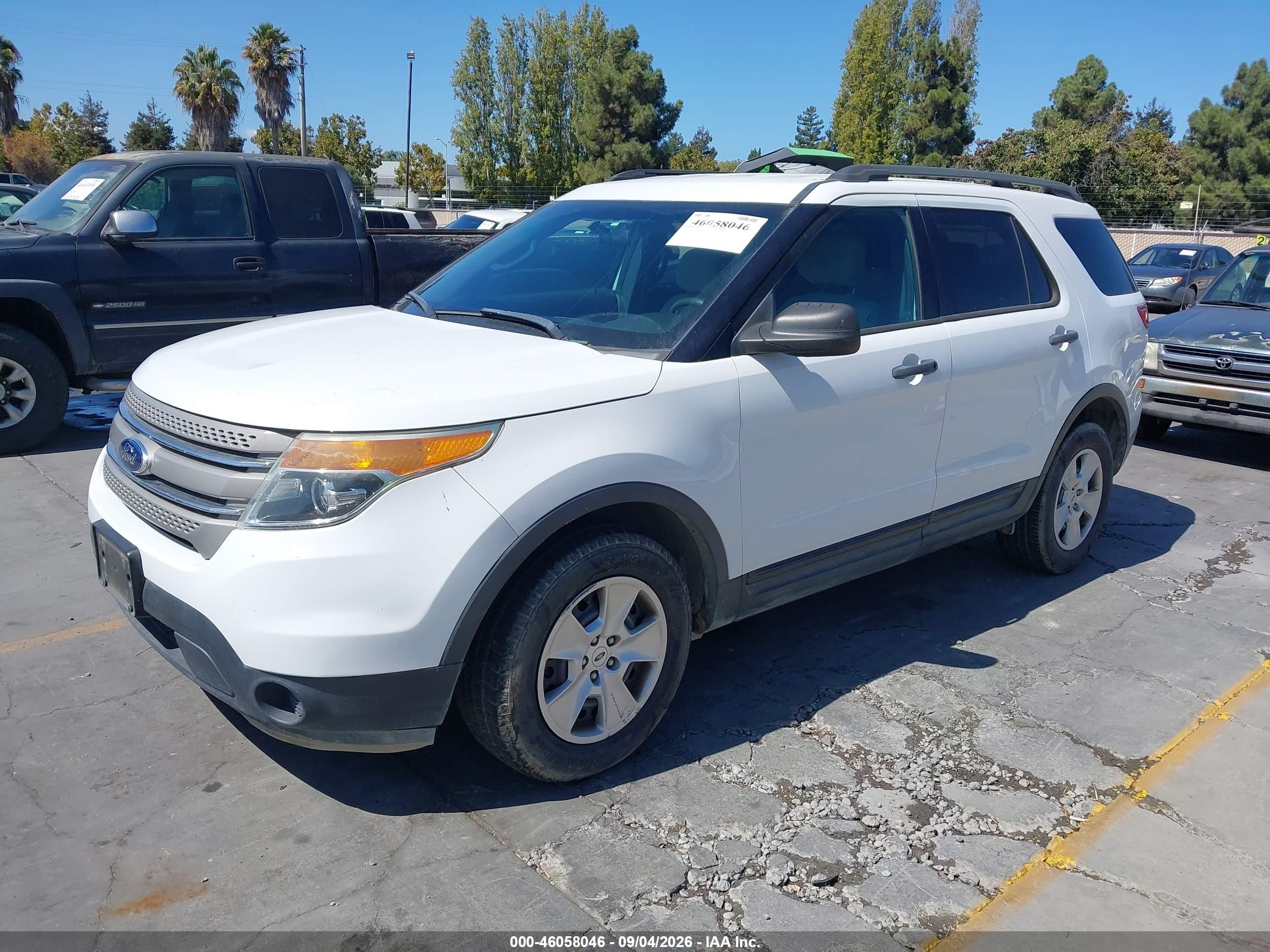 2014 Ford Explorer   White vin: 1FM5K7B86EGA03832