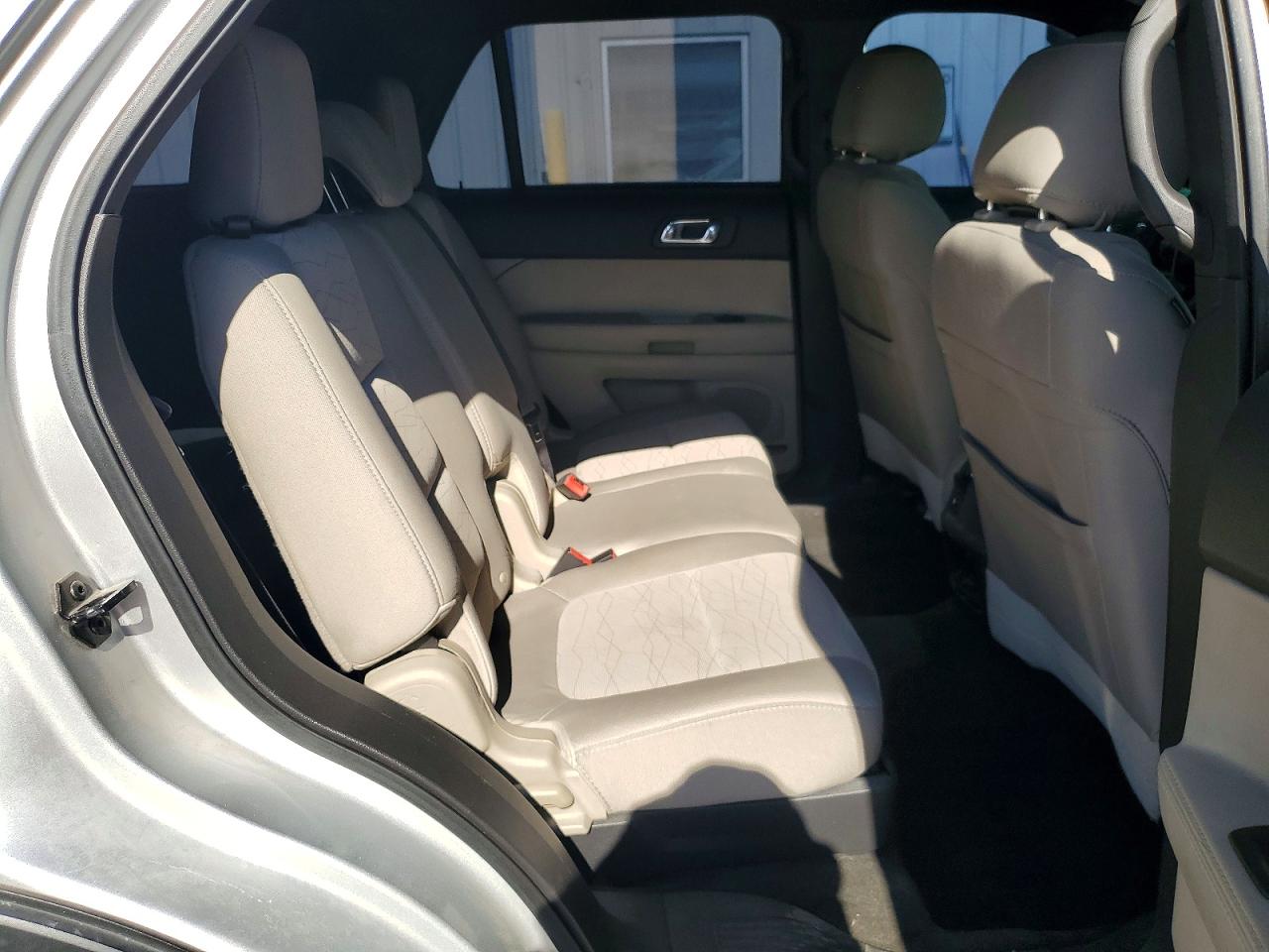 2014 Ford Explorer Silver vin: 1FM5K7B86EGA44087