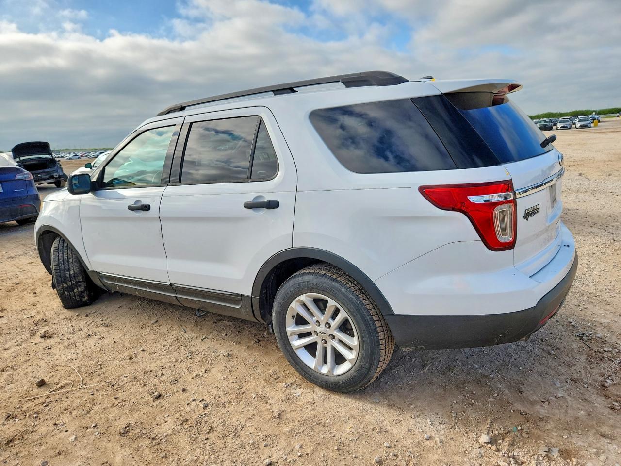 2015 Ford Explorer White vin: 1FM5K7B86FGC24431
