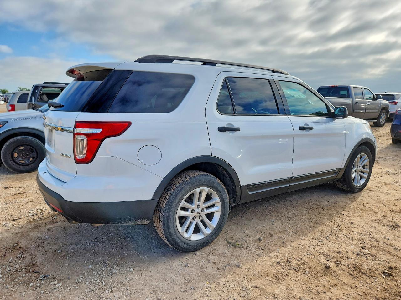 2015 Ford Explorer White vin: 1FM5K7B86FGC24431