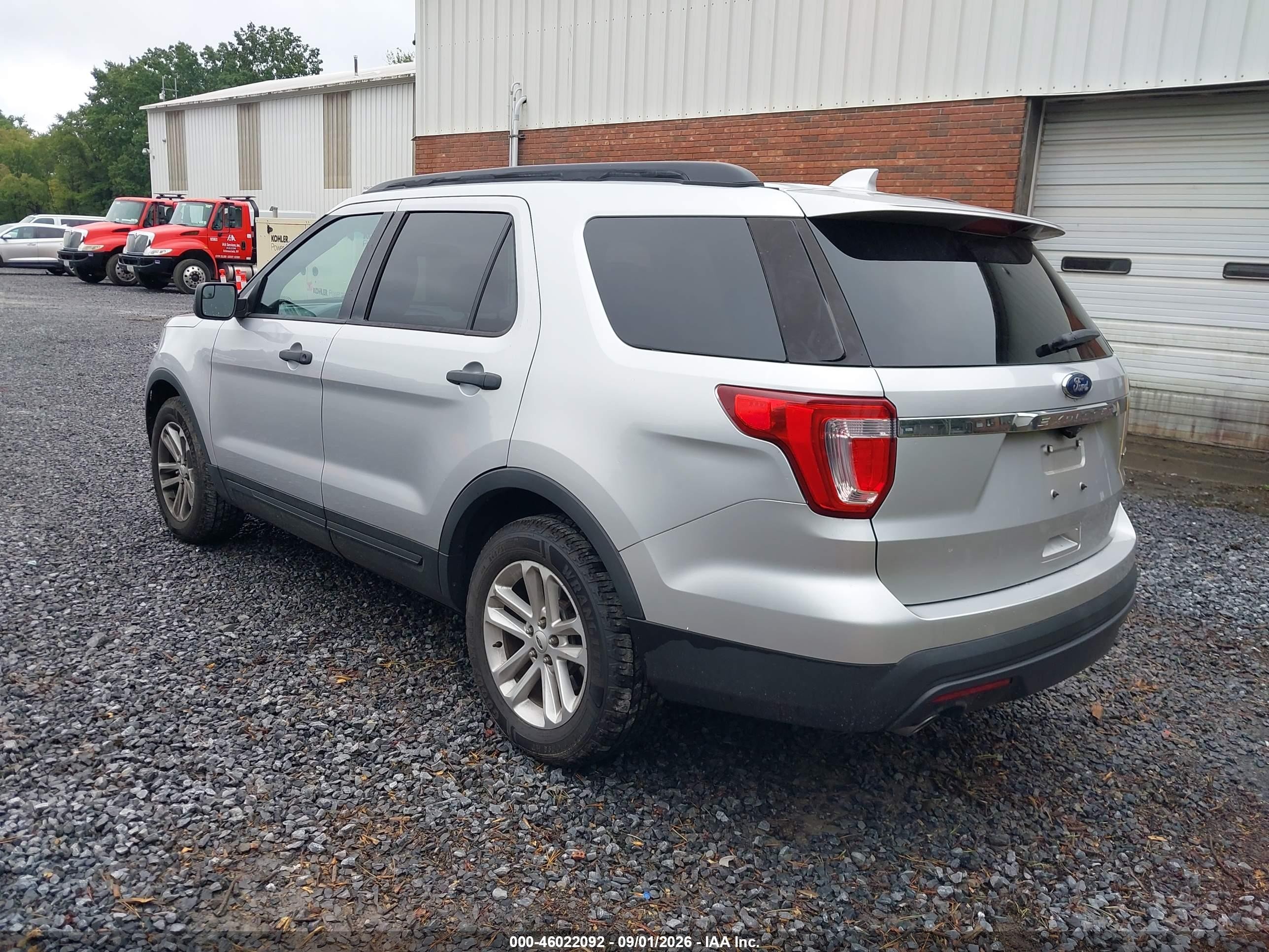 2016 Ford Explorer   Silver vin: 1FM5K7B86GGD06452