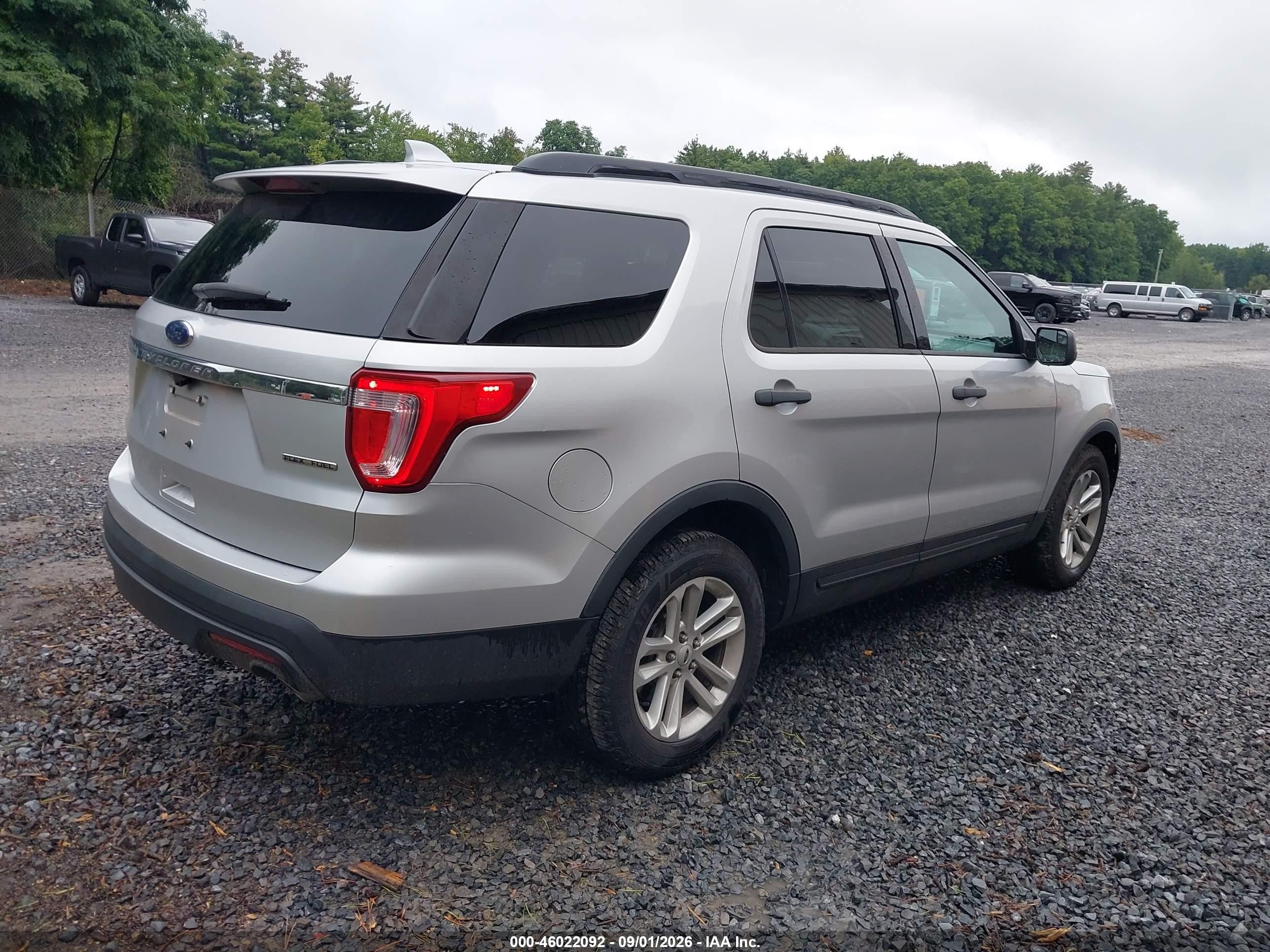 2016 Ford Explorer   Silver vin: 1FM5K7B86GGD06452