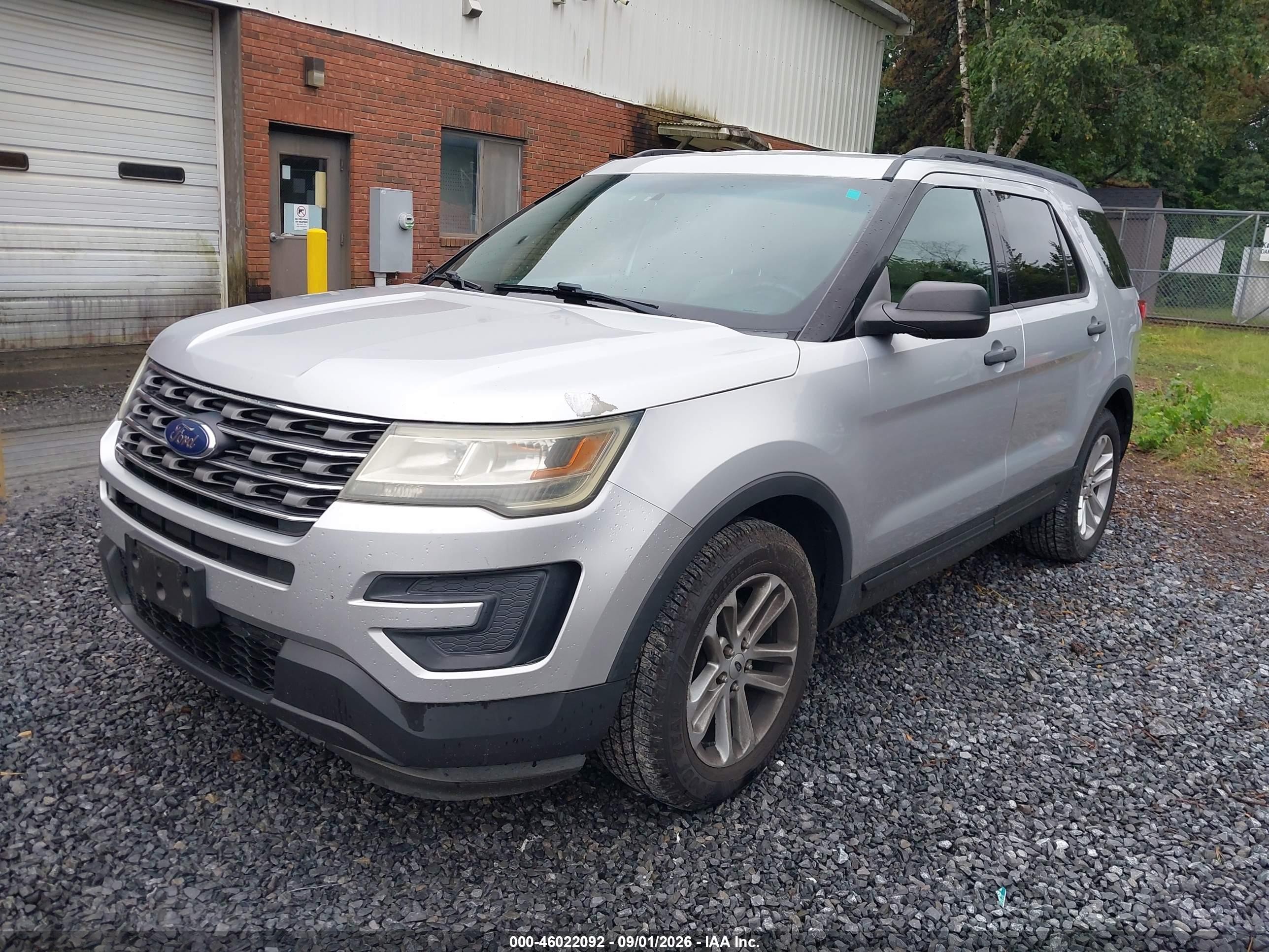 2016 Ford Explorer   Silver vin: 1FM5K7B86GGD06452