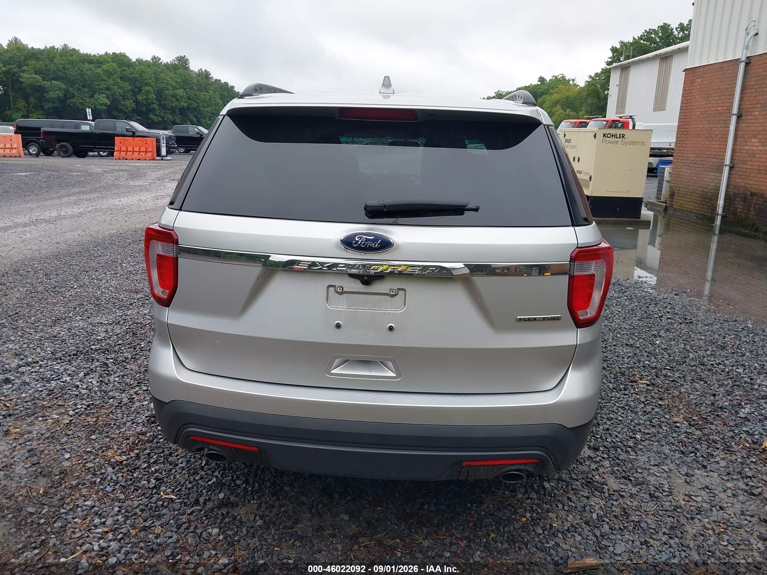 2016 Ford Explorer   Silver vin: 1FM5K7B86GGD06452