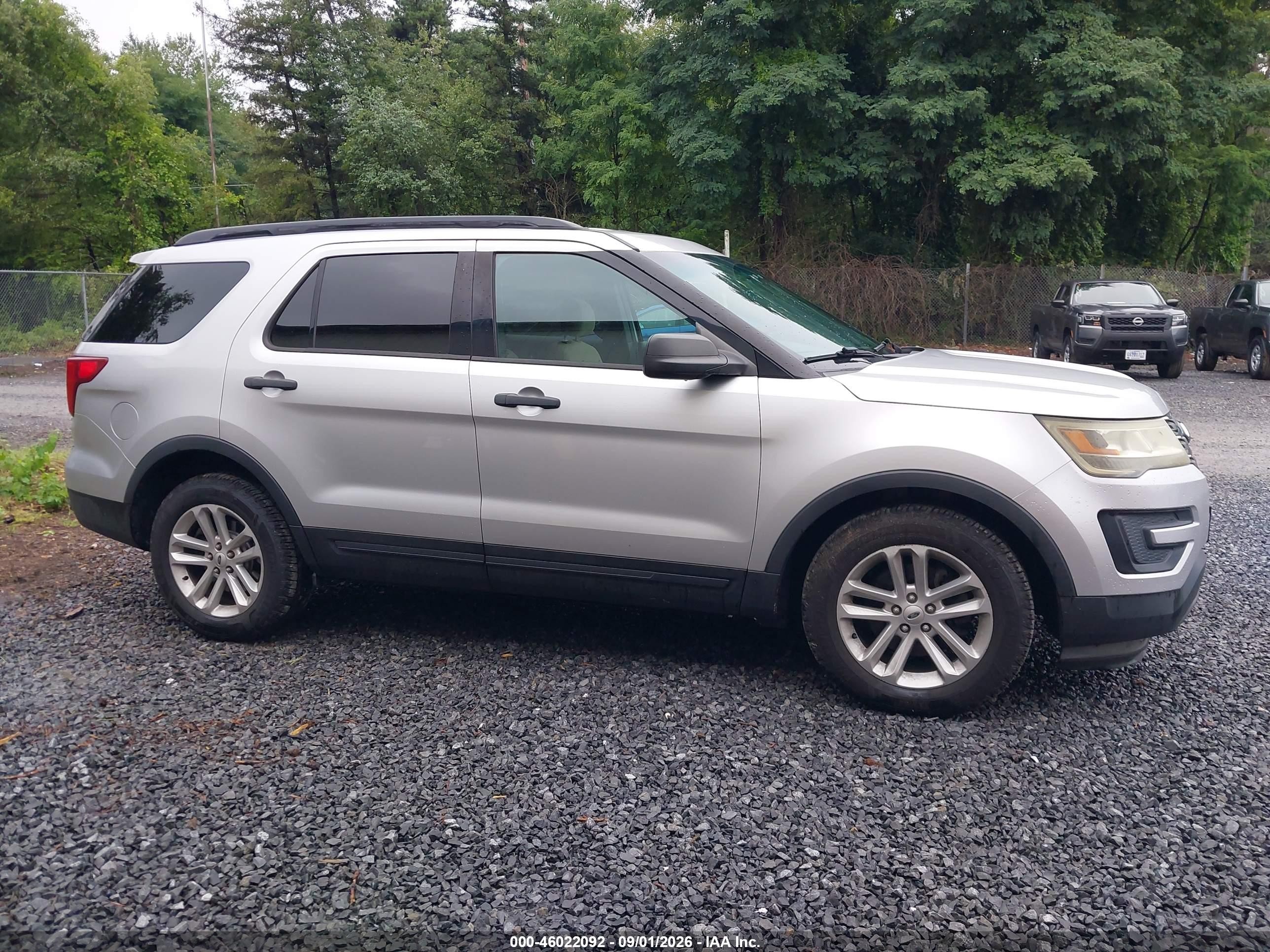 2016 Ford Explorer   Silver vin: 1FM5K7B86GGD06452