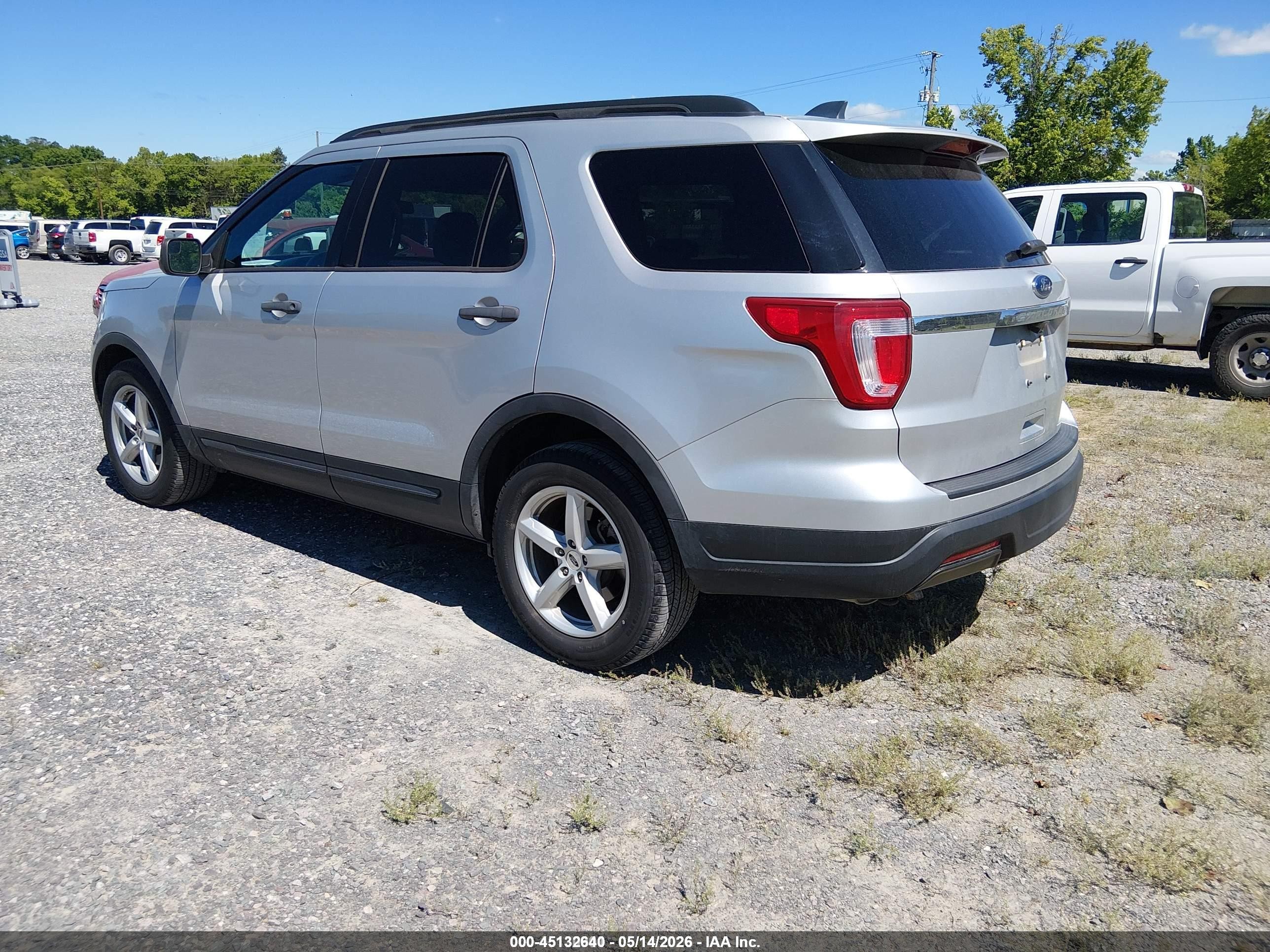 2018 Ford Explorer   Silver vin: 1FM5K7B86JGC45126