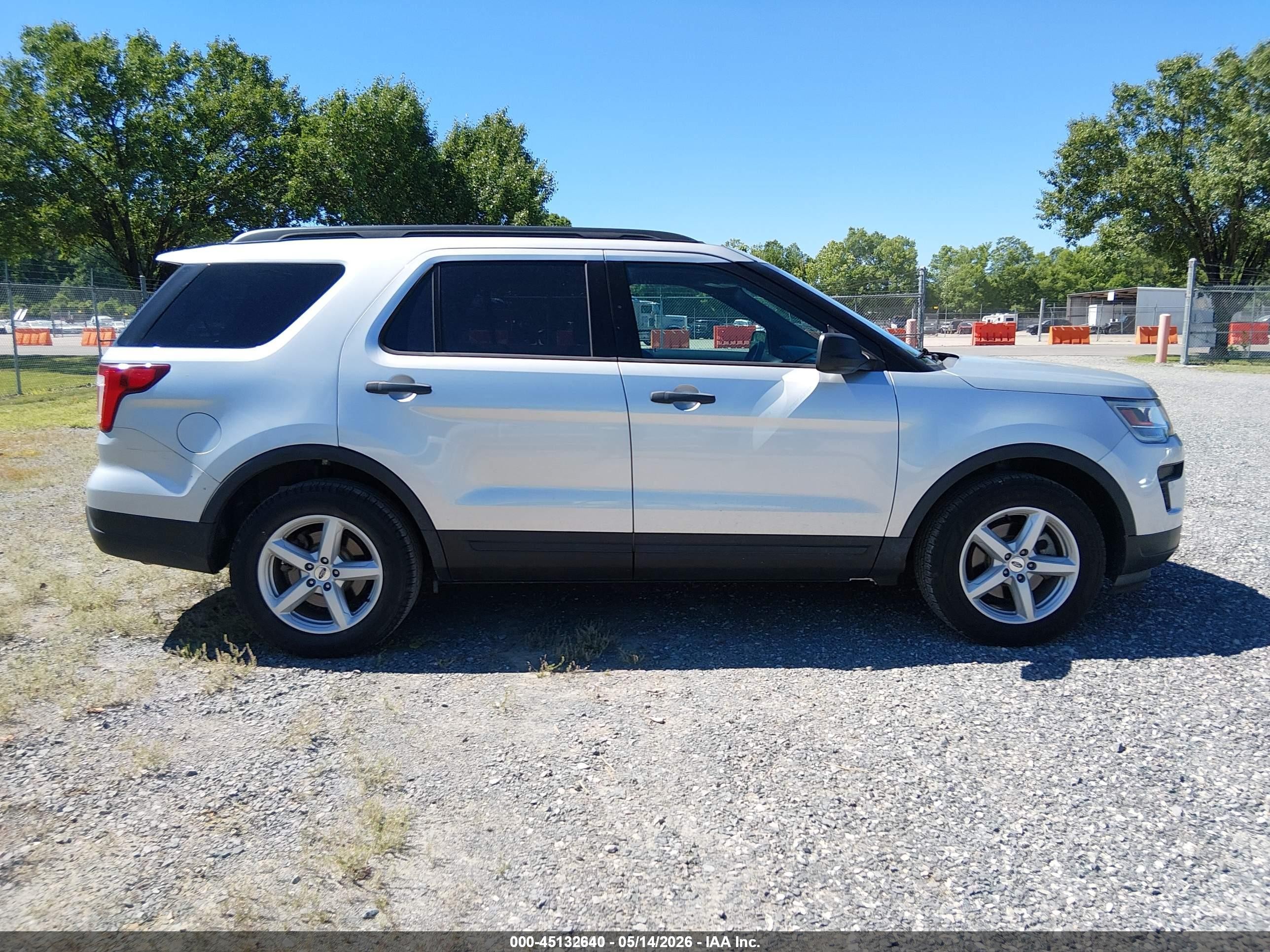 2018 Ford Explorer   Silver vin: 1FM5K7B86JGC45126