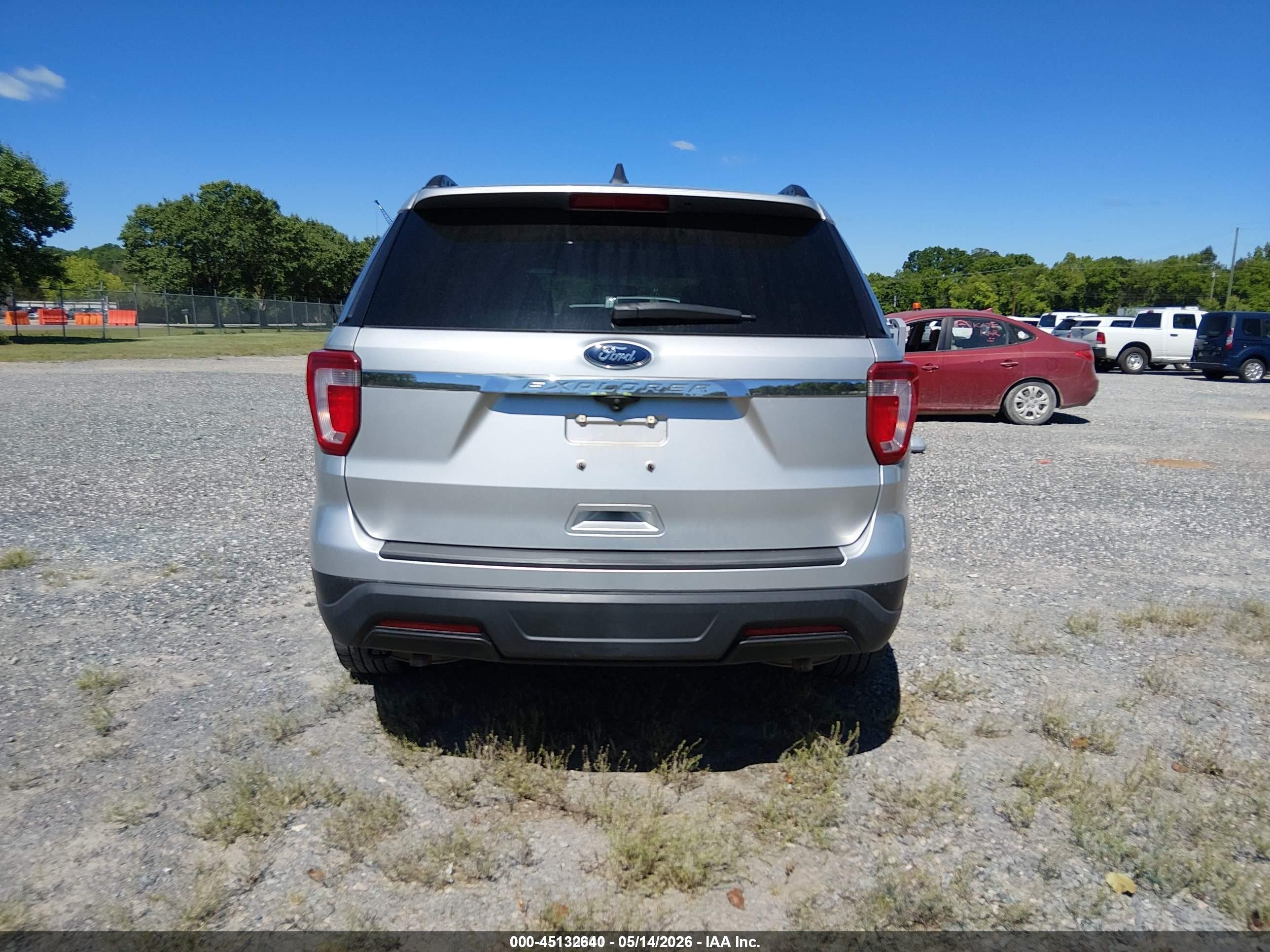 2018 Ford Explorer   Silver vin: 1FM5K7B86JGC45126