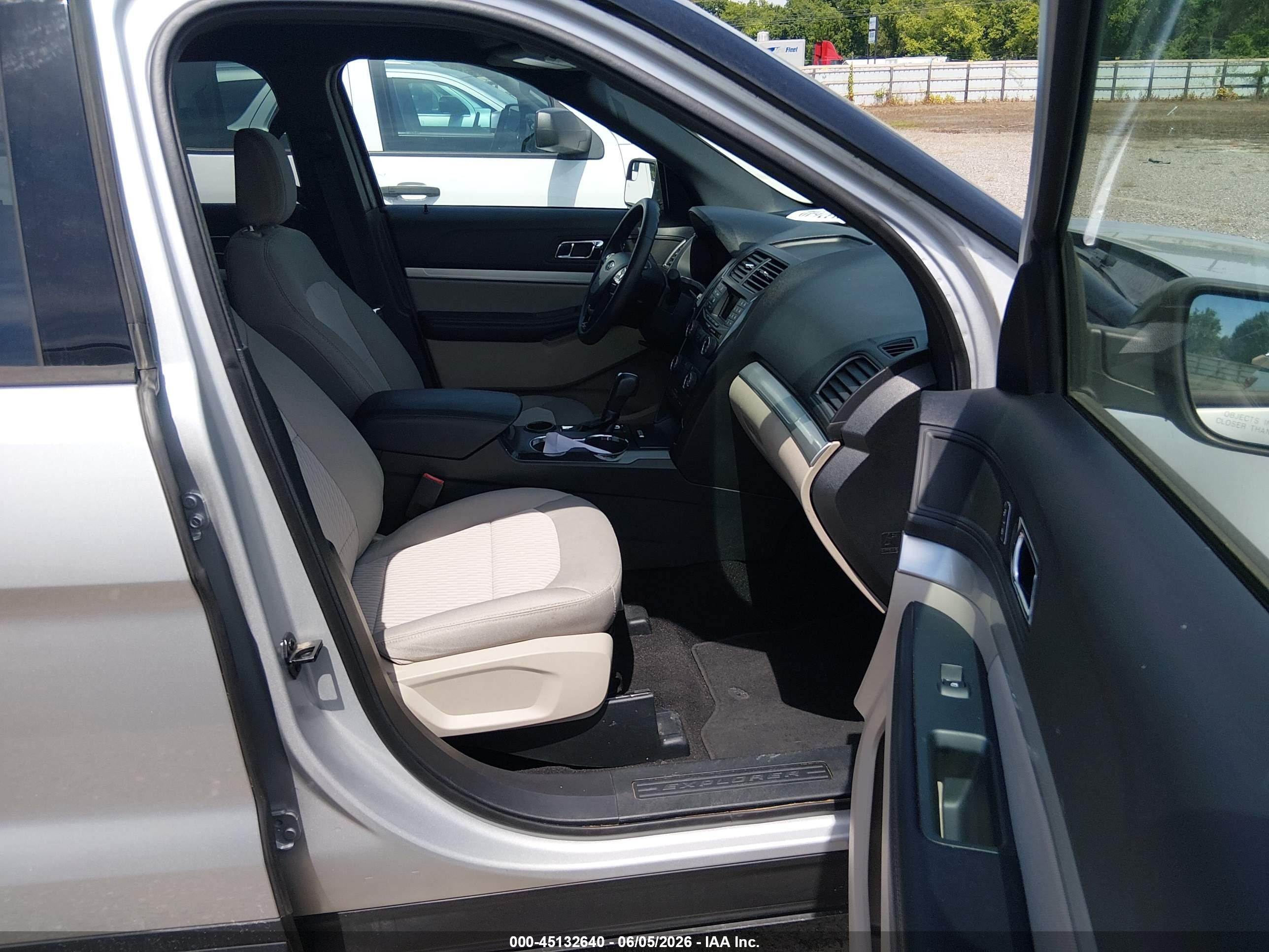 2018 Ford Explorer   Silver vin: 1FM5K7B86JGC45126