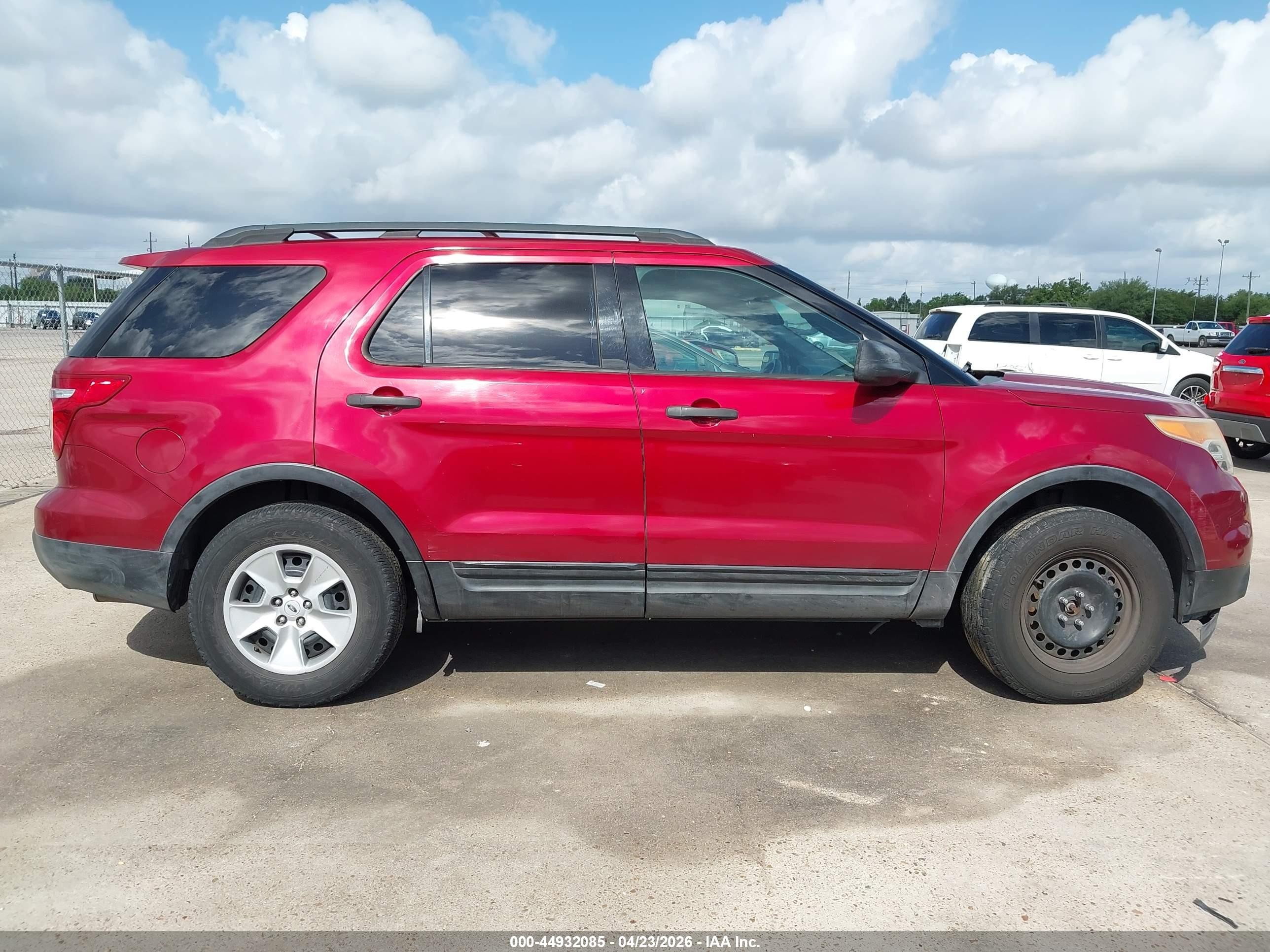 2014 Ford Explorer   Red vin: 1FM5K7B87EGB44957