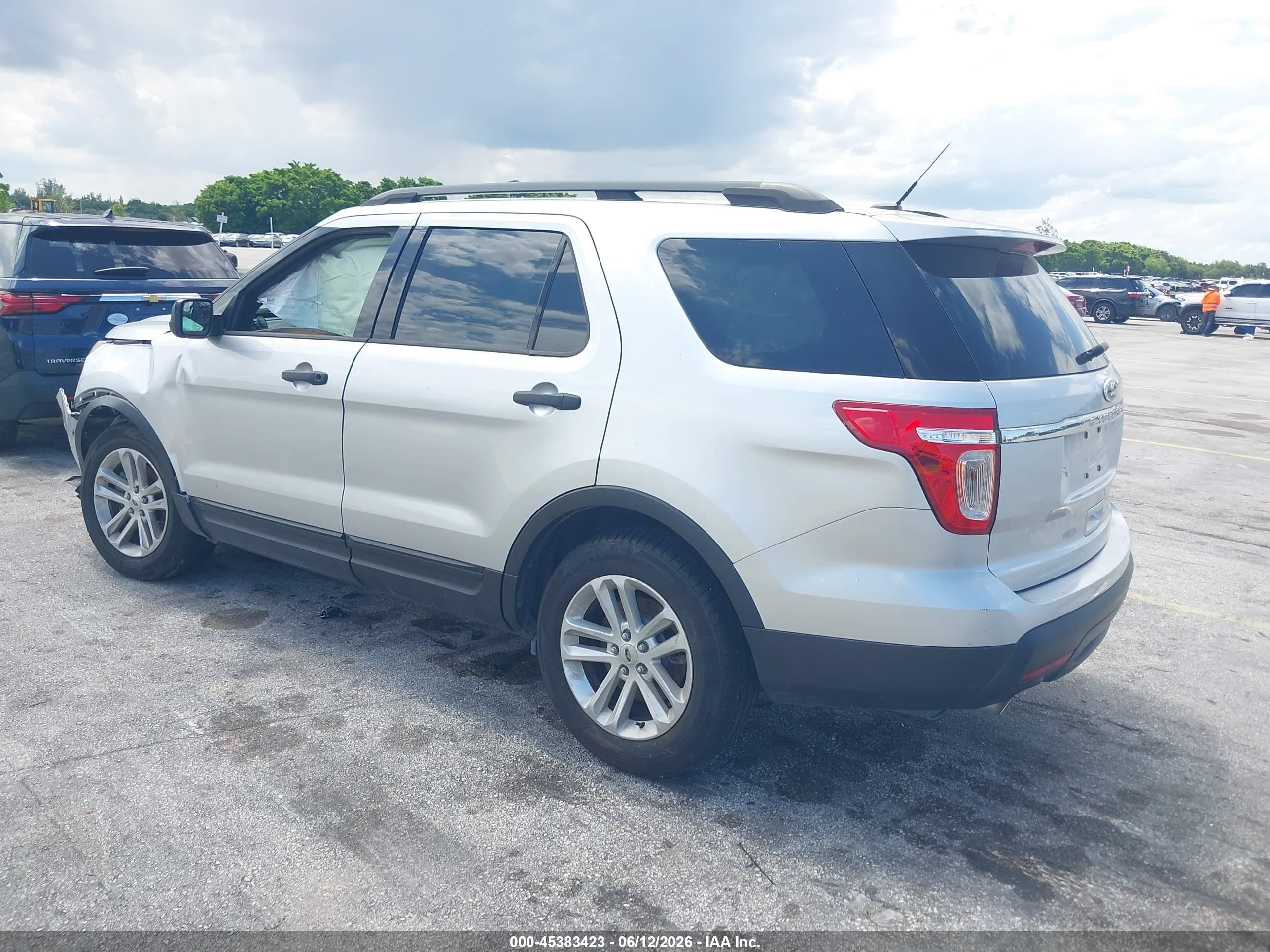 2015 Ford Explorer   Silver vin: 1FM5K7B87FGB22006