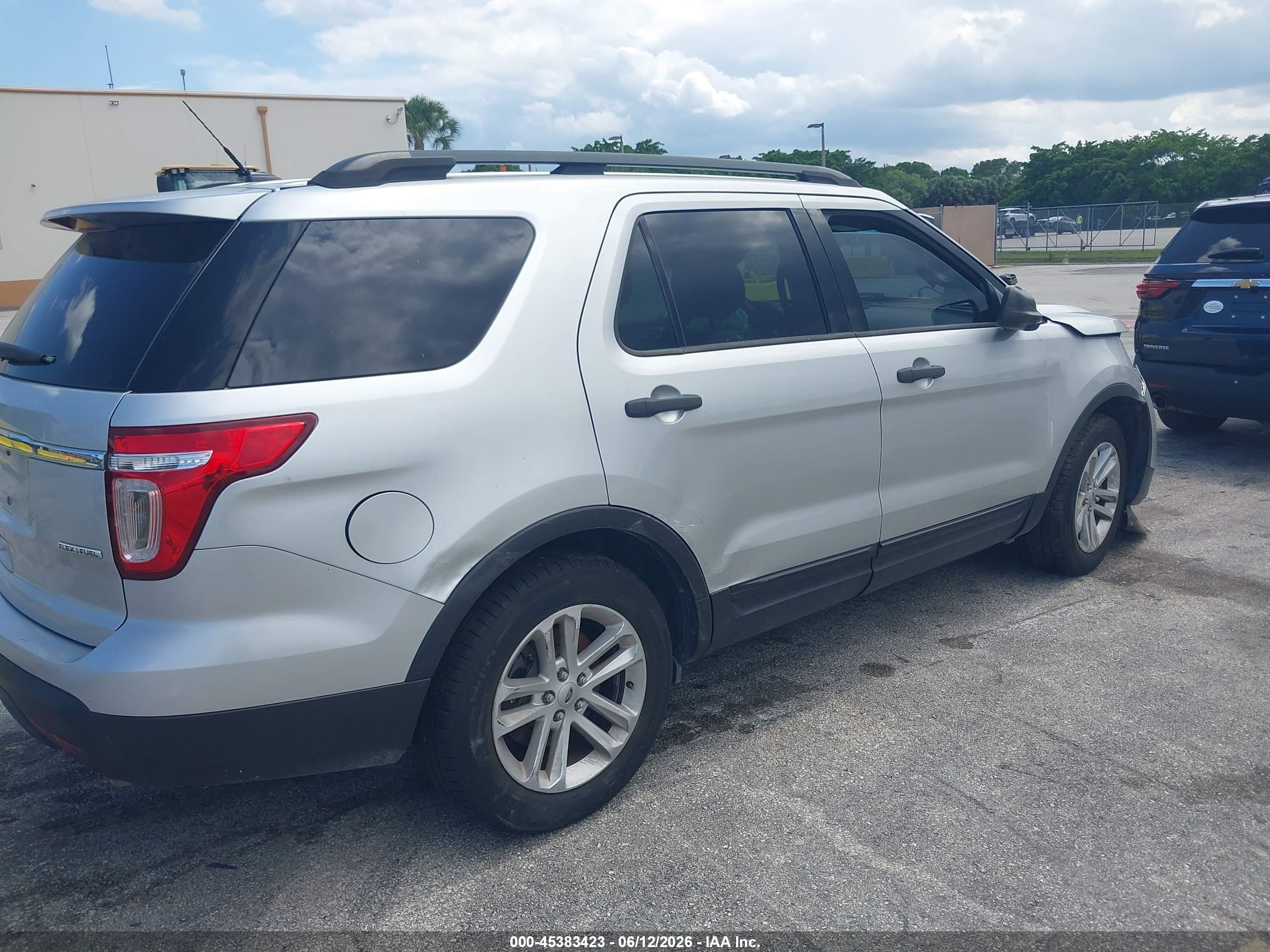 2015 Ford Explorer   Silver vin: 1FM5K7B87FGB22006