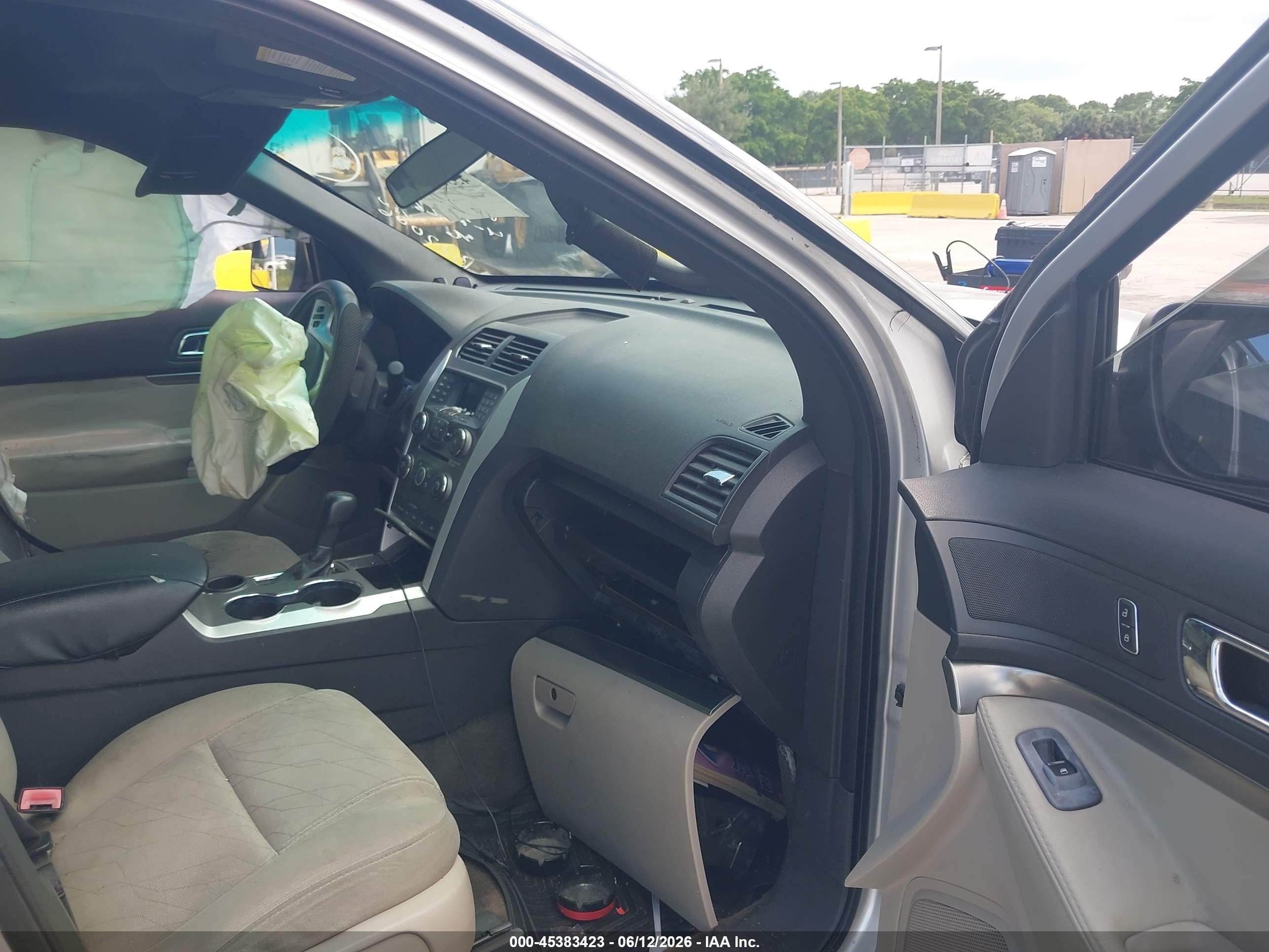 2015 Ford Explorer   Silver vin: 1FM5K7B87FGB22006