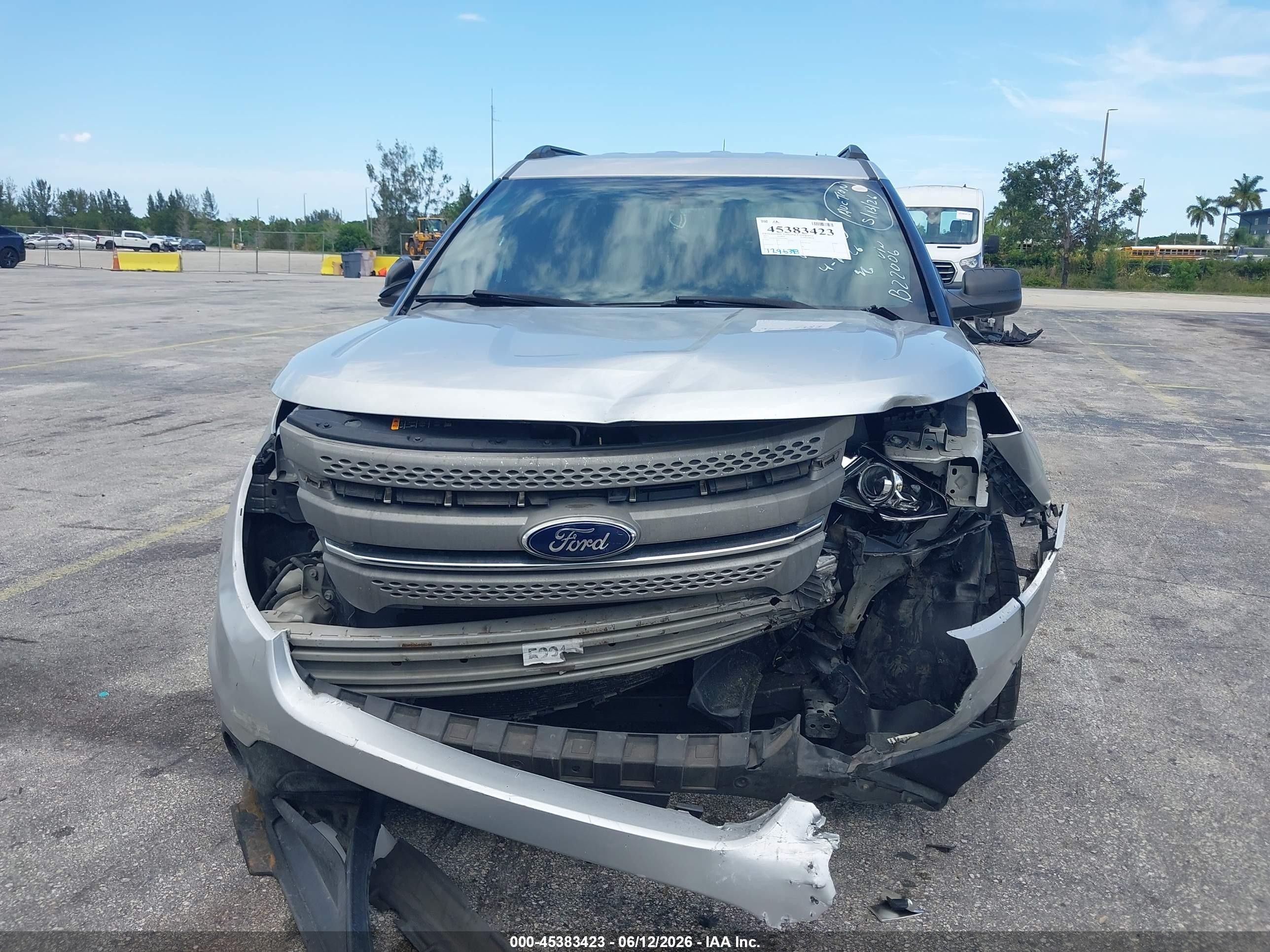 2015 Ford Explorer   Silver vin: 1FM5K7B87FGB22006