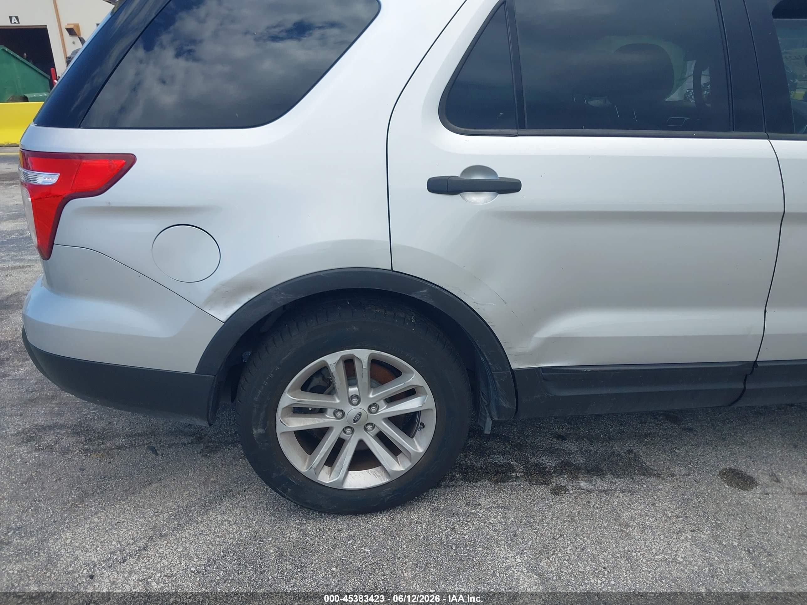 2015 Ford Explorer   Silver vin: 1FM5K7B87FGB22006