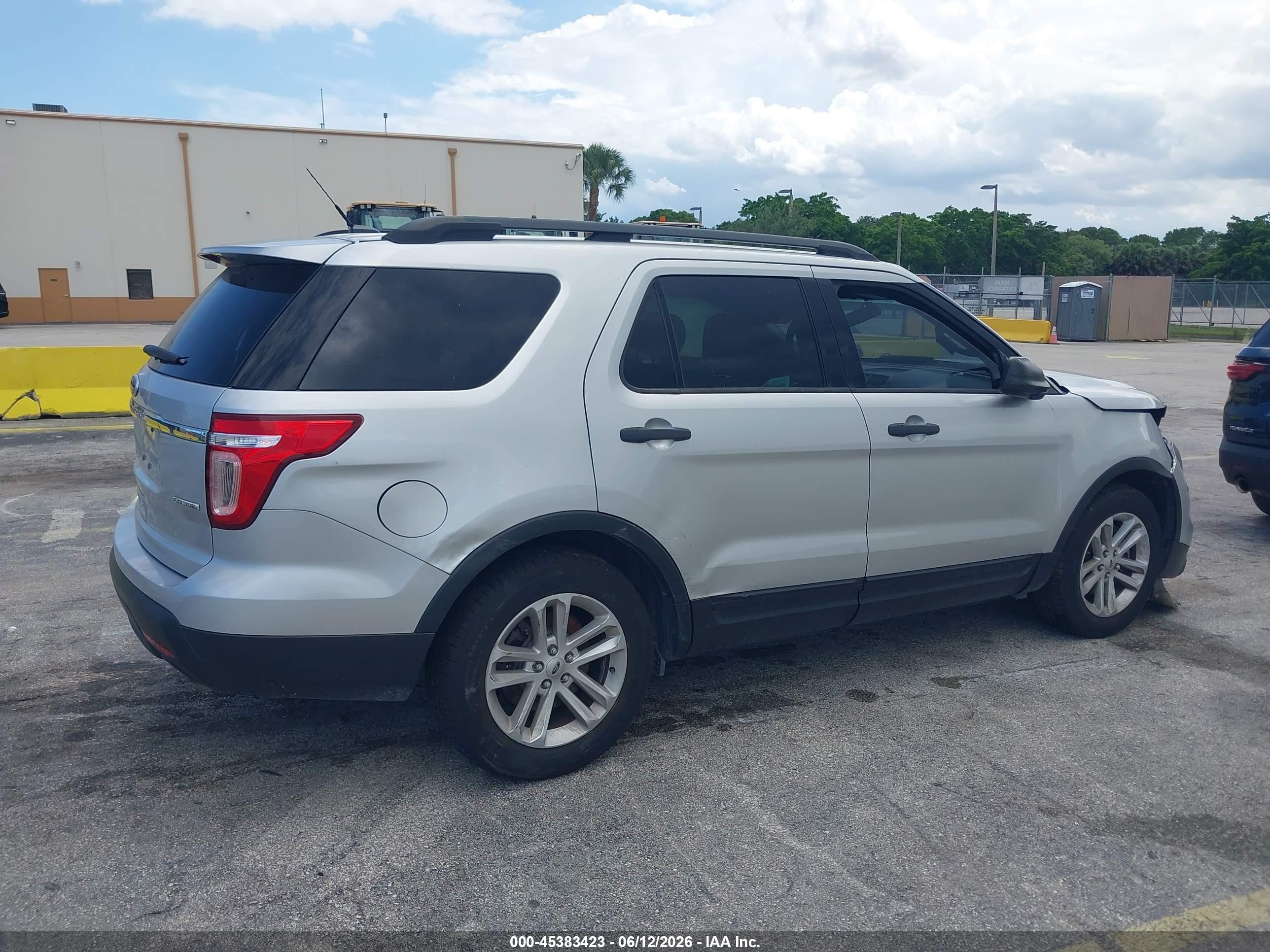 2015 Ford Explorer   Silver vin: 1FM5K7B87FGB22006