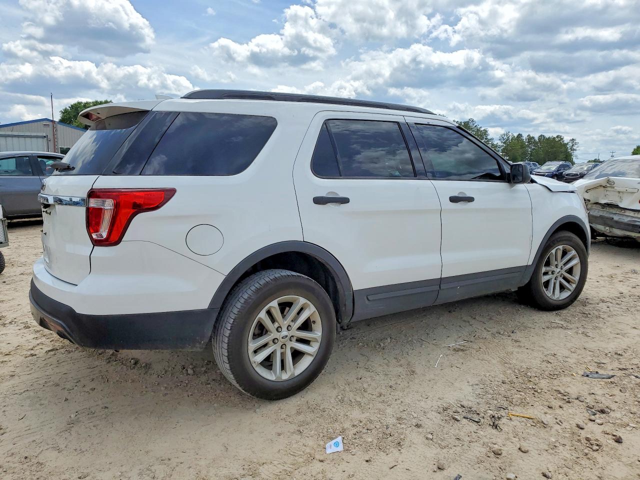 2017 Ford Explorer White vin: 1FM5K7B88HGD65049